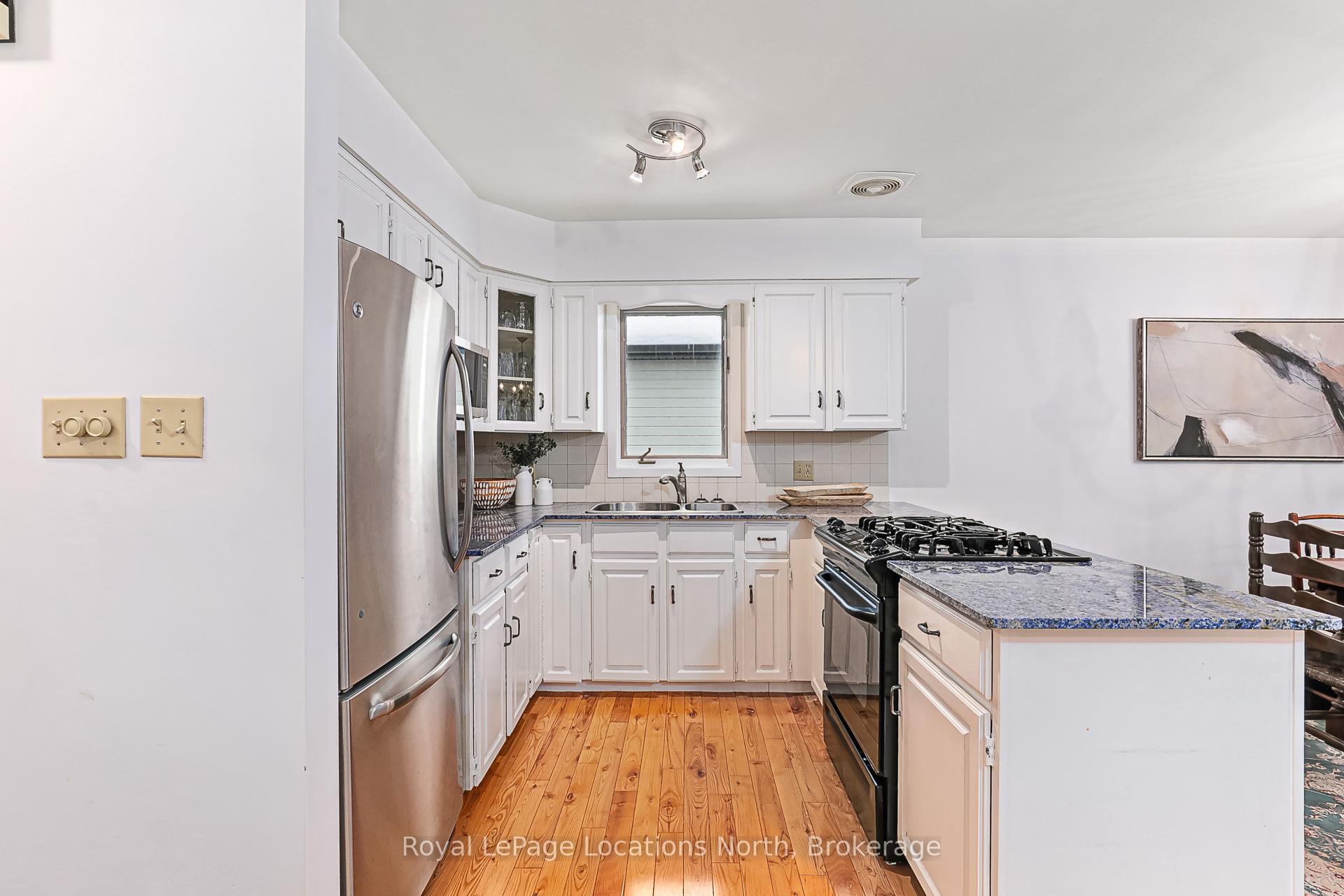Photo 13 of 10 Hickory Street, Collingwood — HOMEH