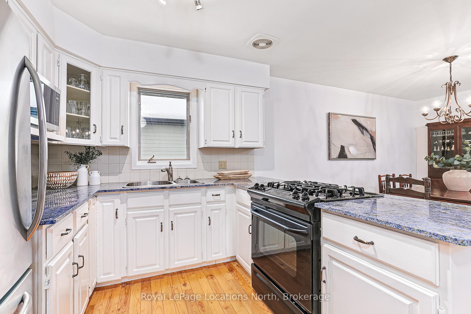 Photo 14 of 10 Hickory Street, Collingwood — HOMEH