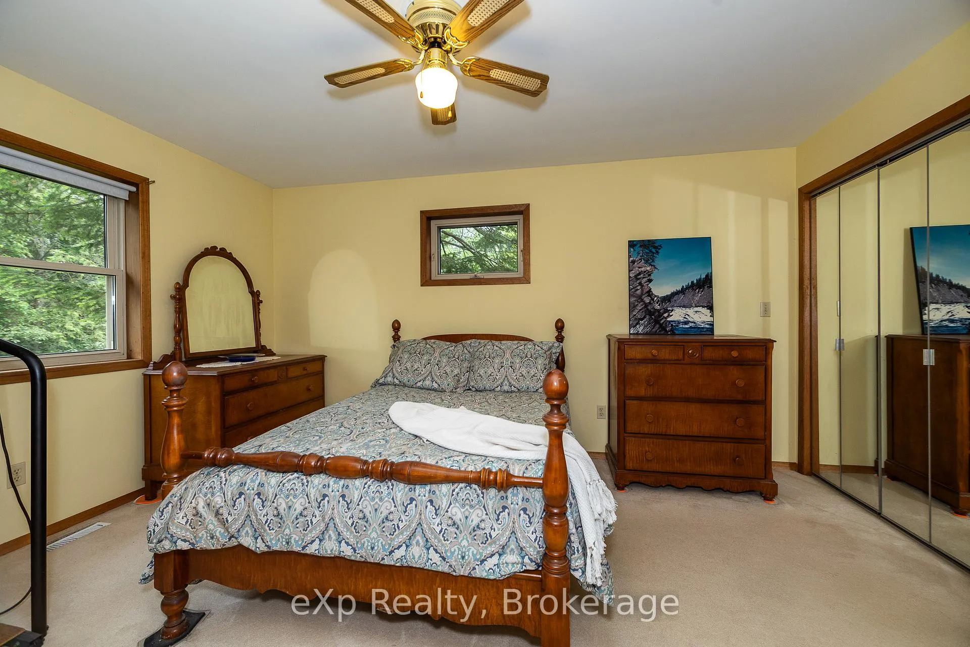 Photo 12 of 64 Garafraxa Street, Chatsworth — HOMEH