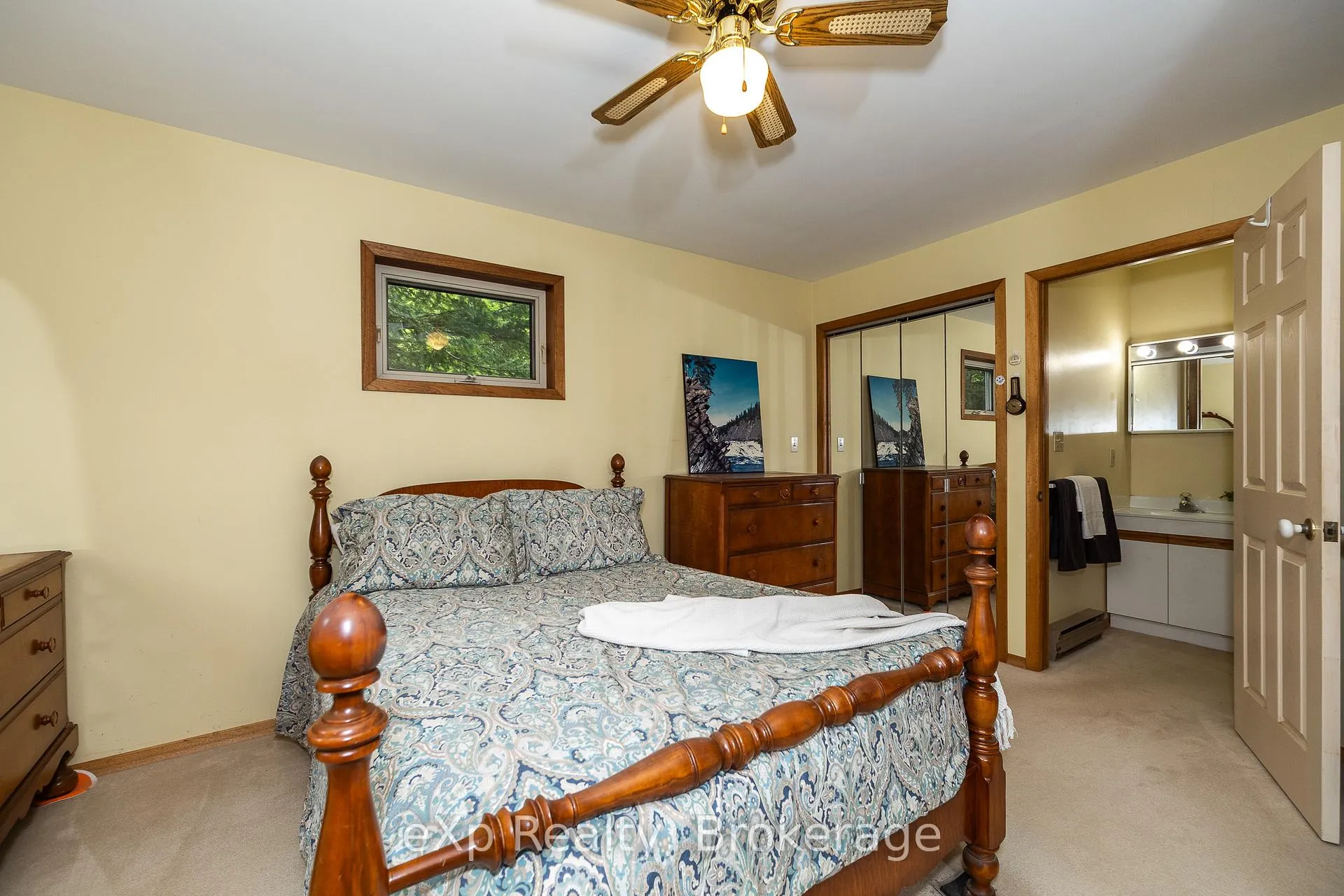 Photo 13 of 64 Garafraxa Street, Chatsworth — HOMEH