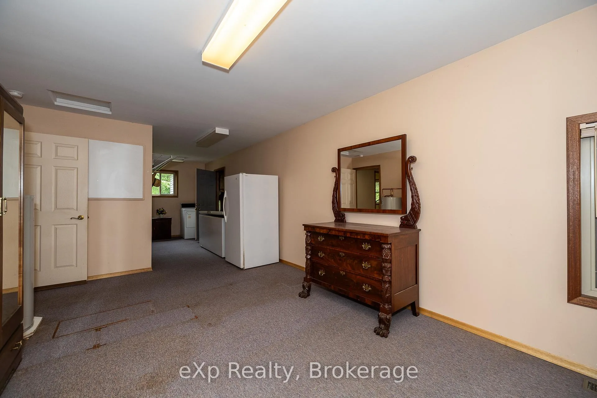 Photo 16 of 64 Garafraxa Street, Chatsworth — HOMEH