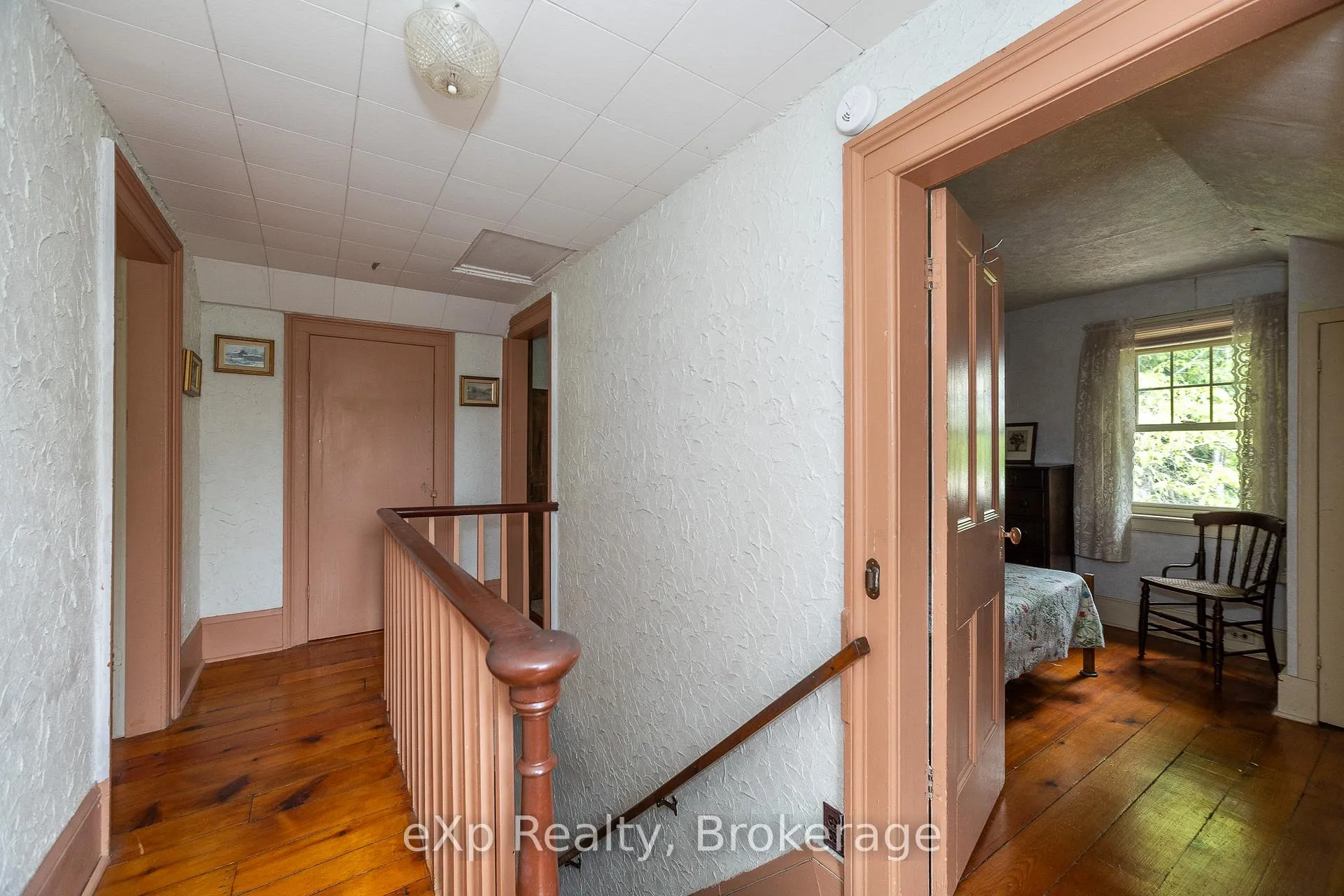 Photo 27 of 64 Garafraxa Street, Chatsworth — HOMEH