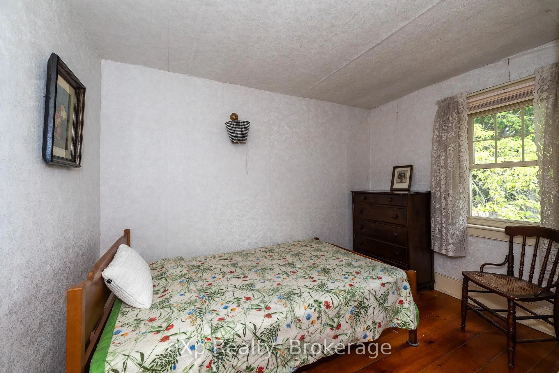Photo 28 of 64 Garafraxa Street, Chatsworth — HOMEH