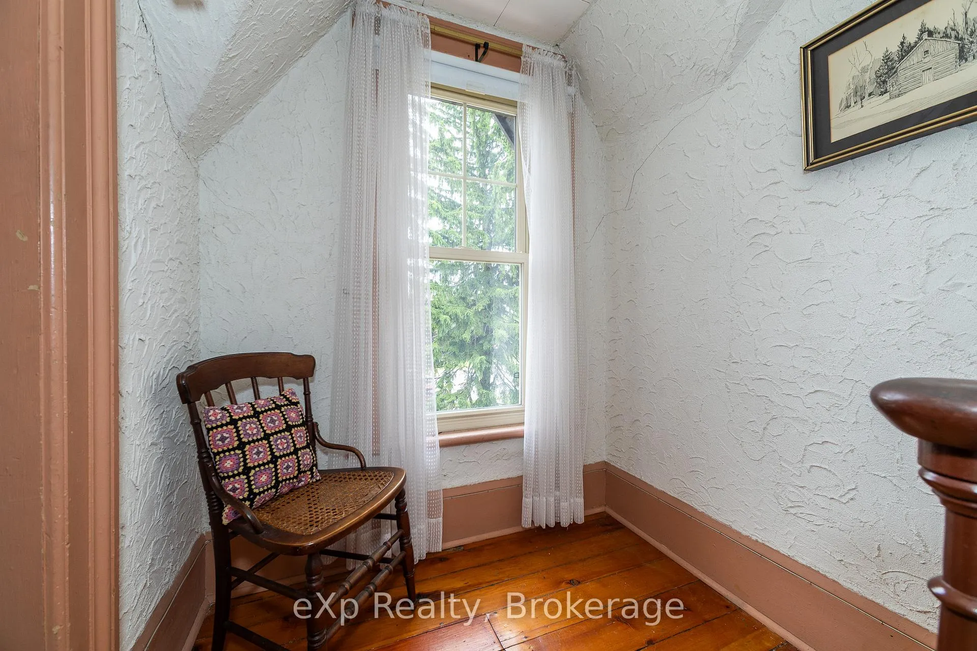 Photo 29 of 64 Garafraxa Street, Chatsworth — HOMEH