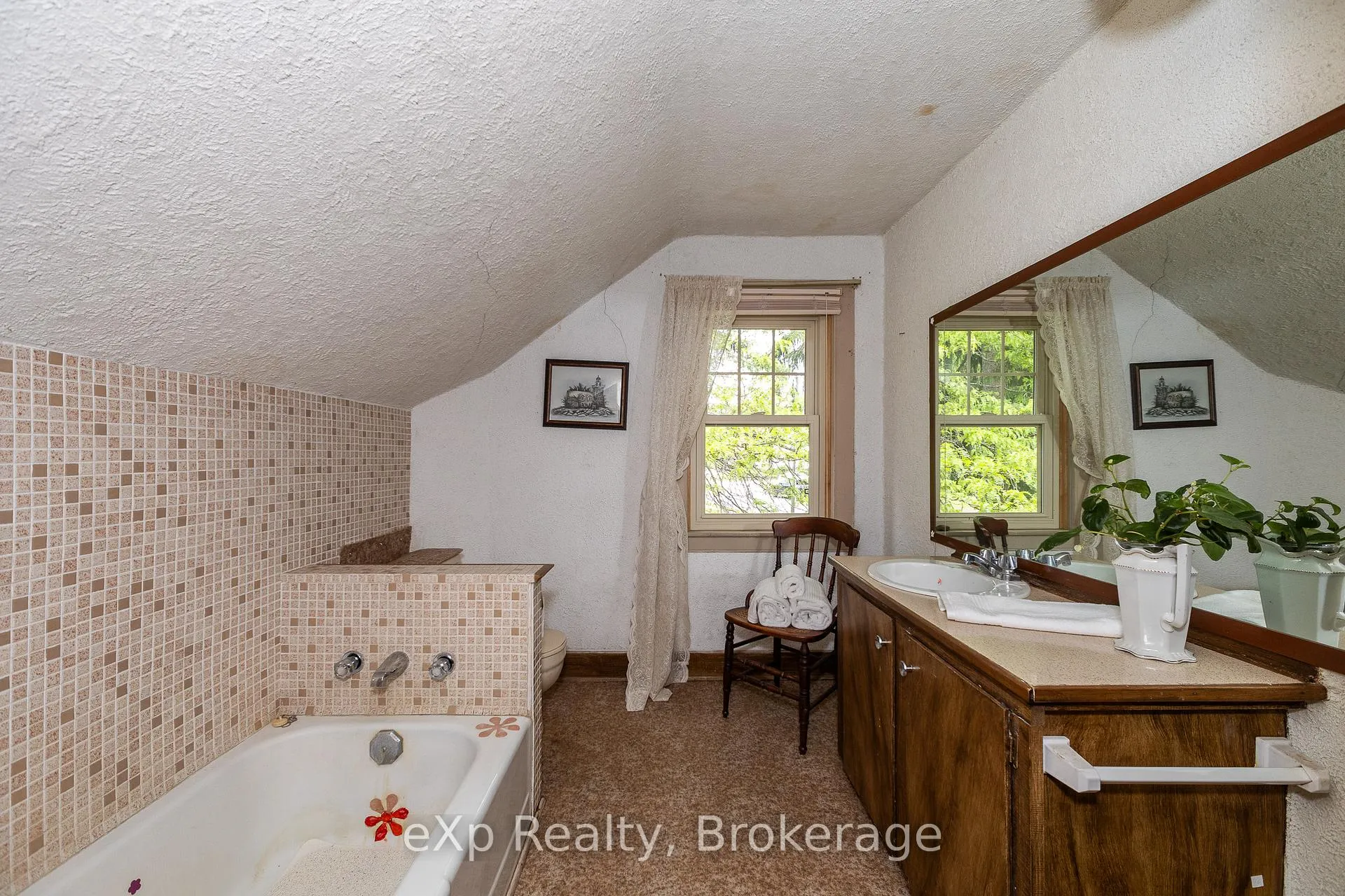 Photo 30 of 64 Garafraxa Street, Chatsworth — HOMEH