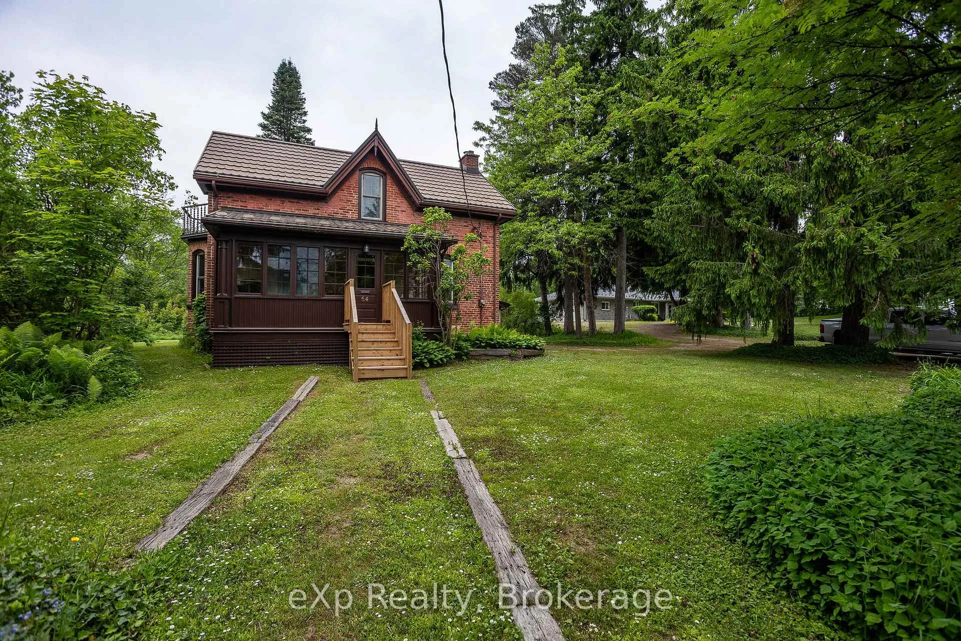 Photo 33 of 64 Garafraxa Street, Chatsworth — HOMEH