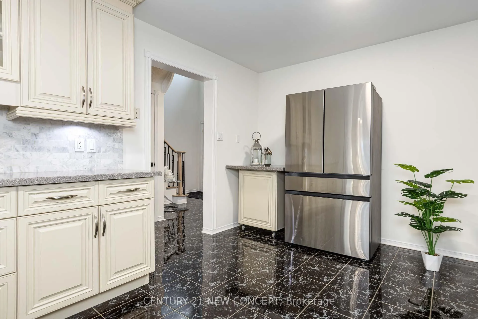 Photo 10 of 324 Conley Street, Vaughan, Lakeview Estates — HOMEH