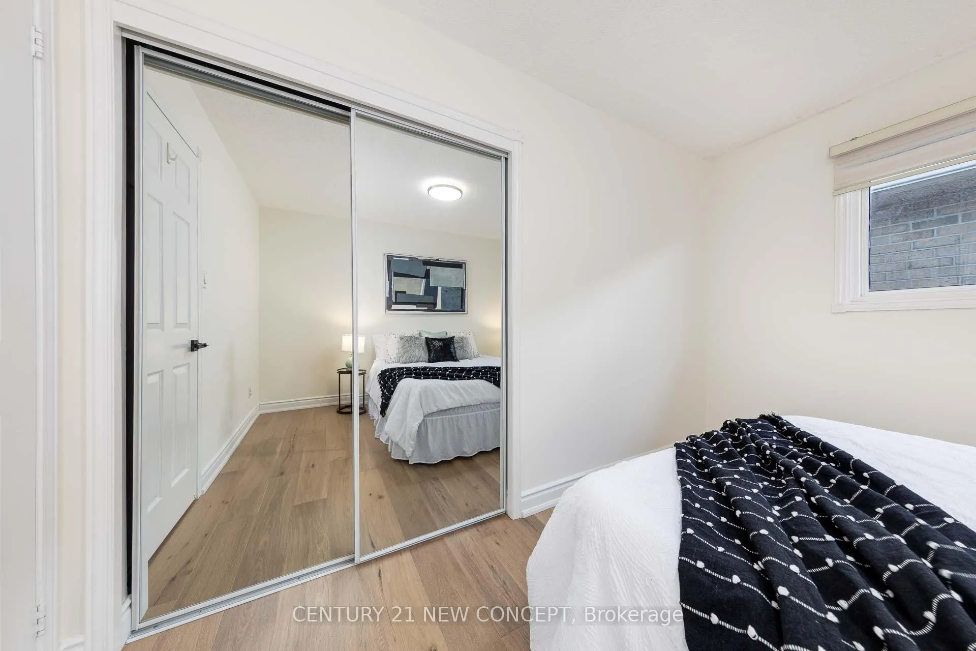 Photo 31 of 324 Conley Street, Vaughan, Lakeview Estates — HOMEH