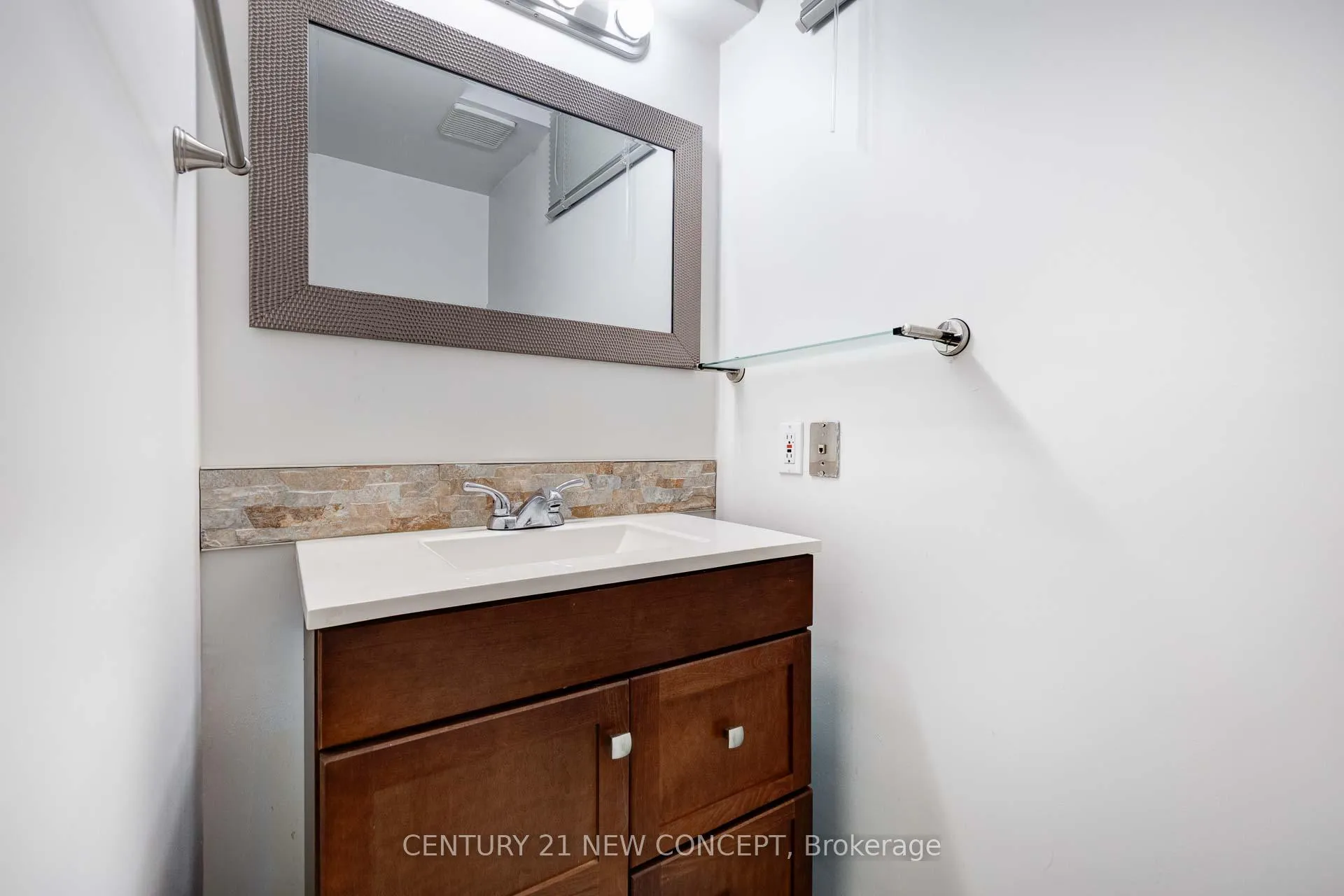 Photo 40 of 324 Conley Street, Vaughan, Lakeview Estates — HOMEH