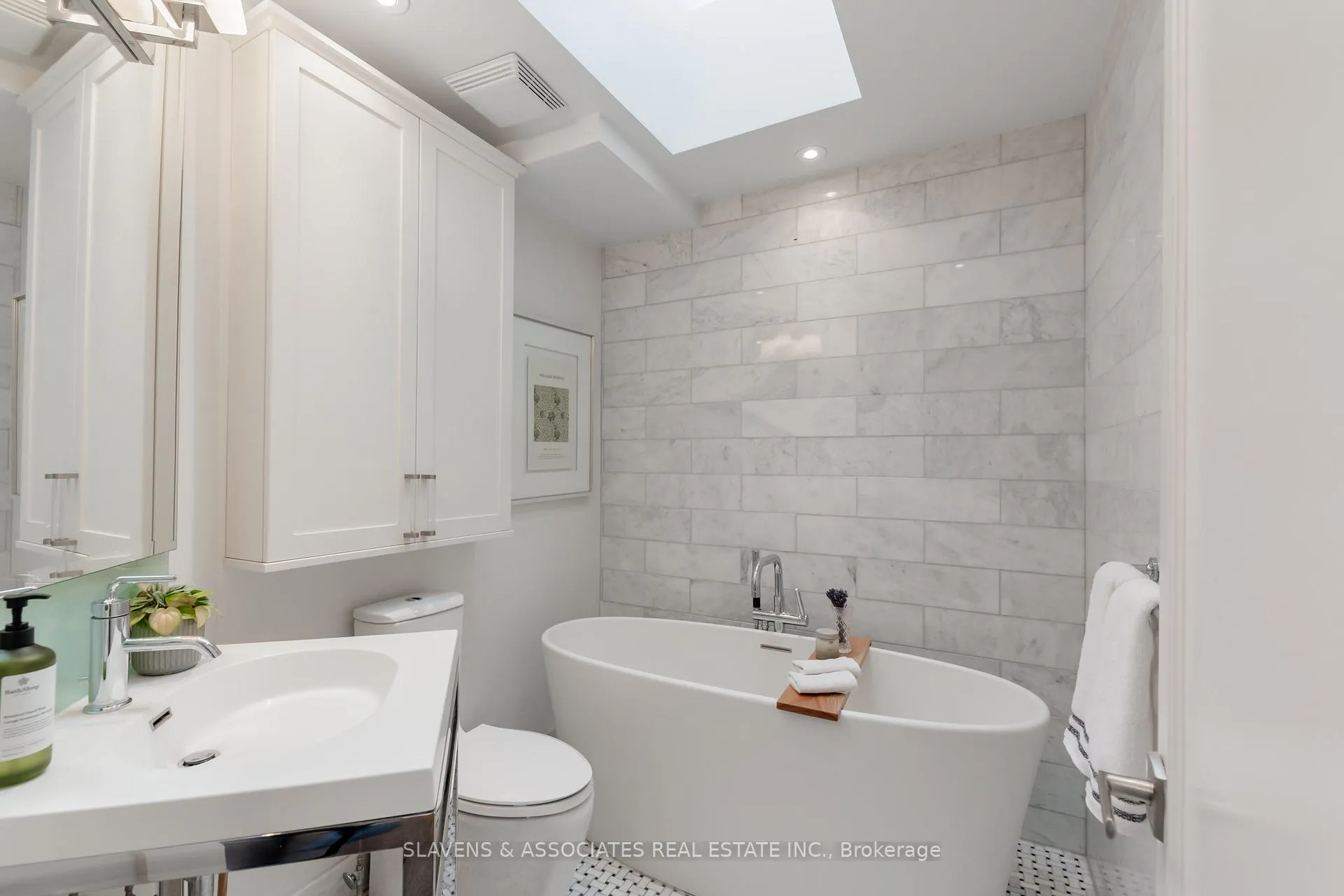 Photo 16 of 9 Elmsthorpe Avenue, Toronto, Forest Hill South — HOMEH