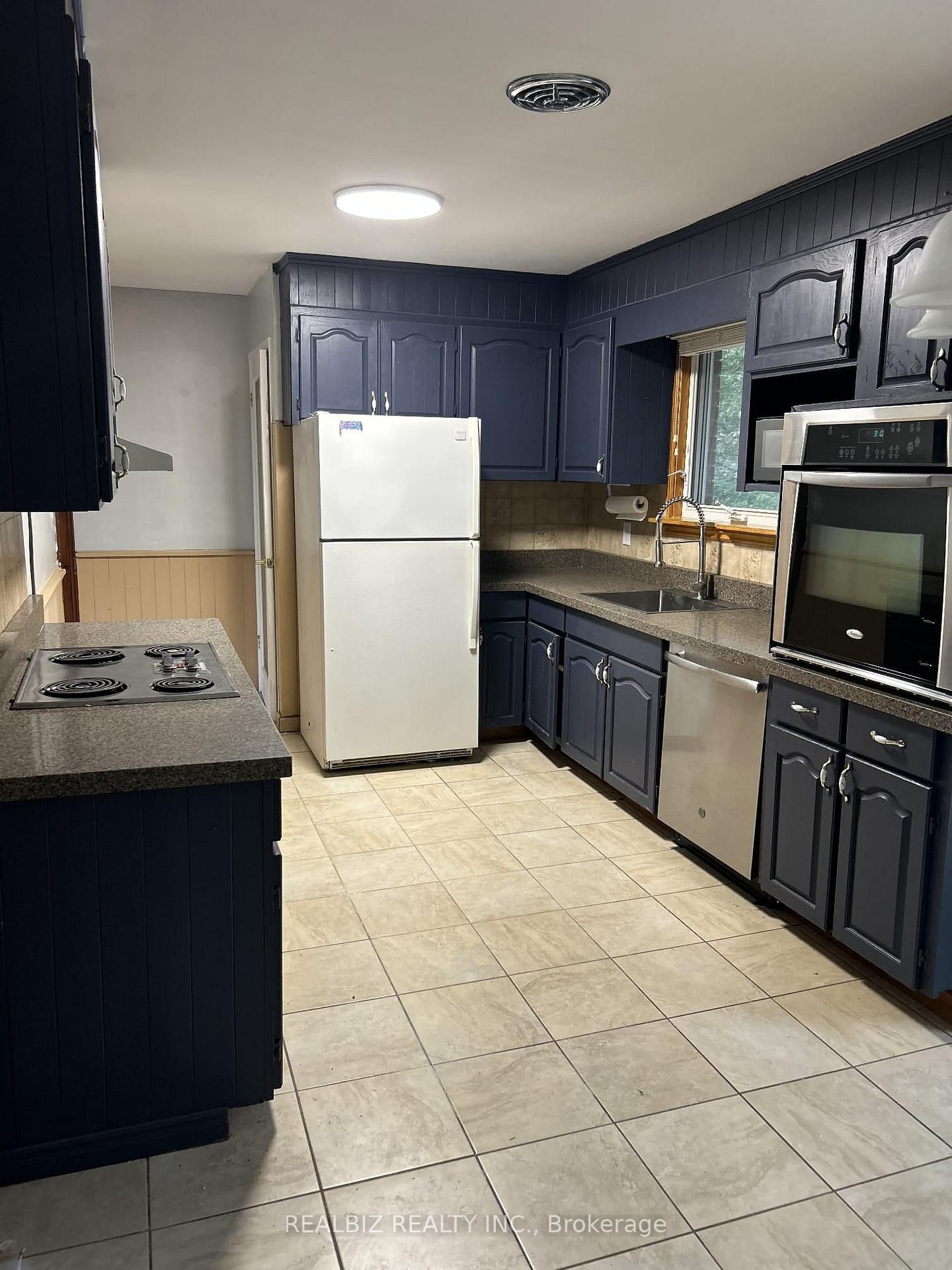 Photo 2 of 408 Kerman Avenue, Grimsby, Grimsby Beach — HOMEH