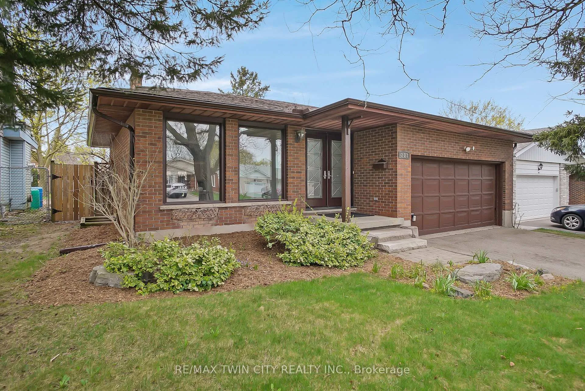 Photo 1 of 203 Farrier Drive, Kitchener — HOMEH