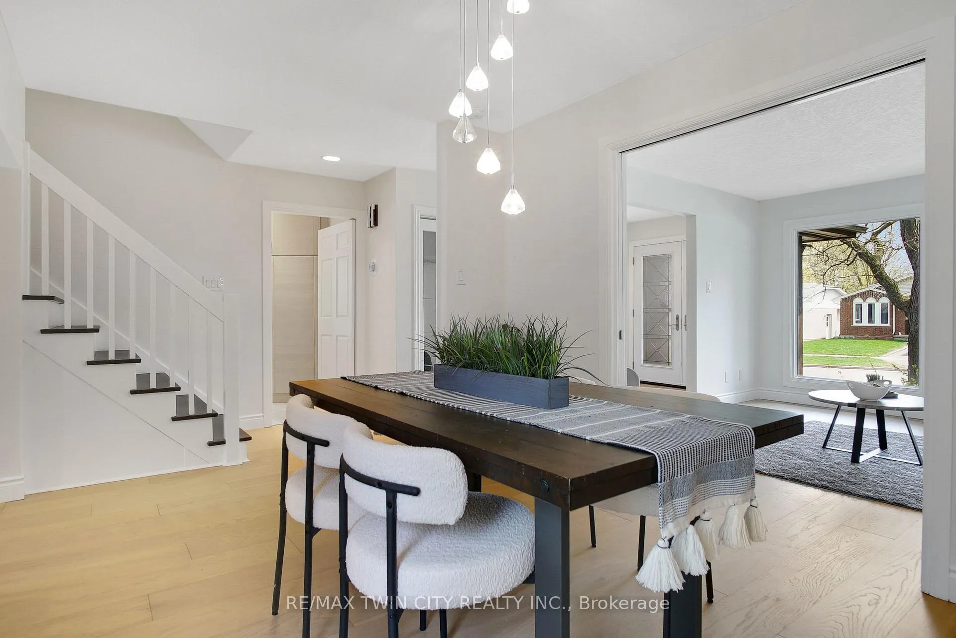 Photo 10 of 203 Farrier Drive, Kitchener — HOMEH