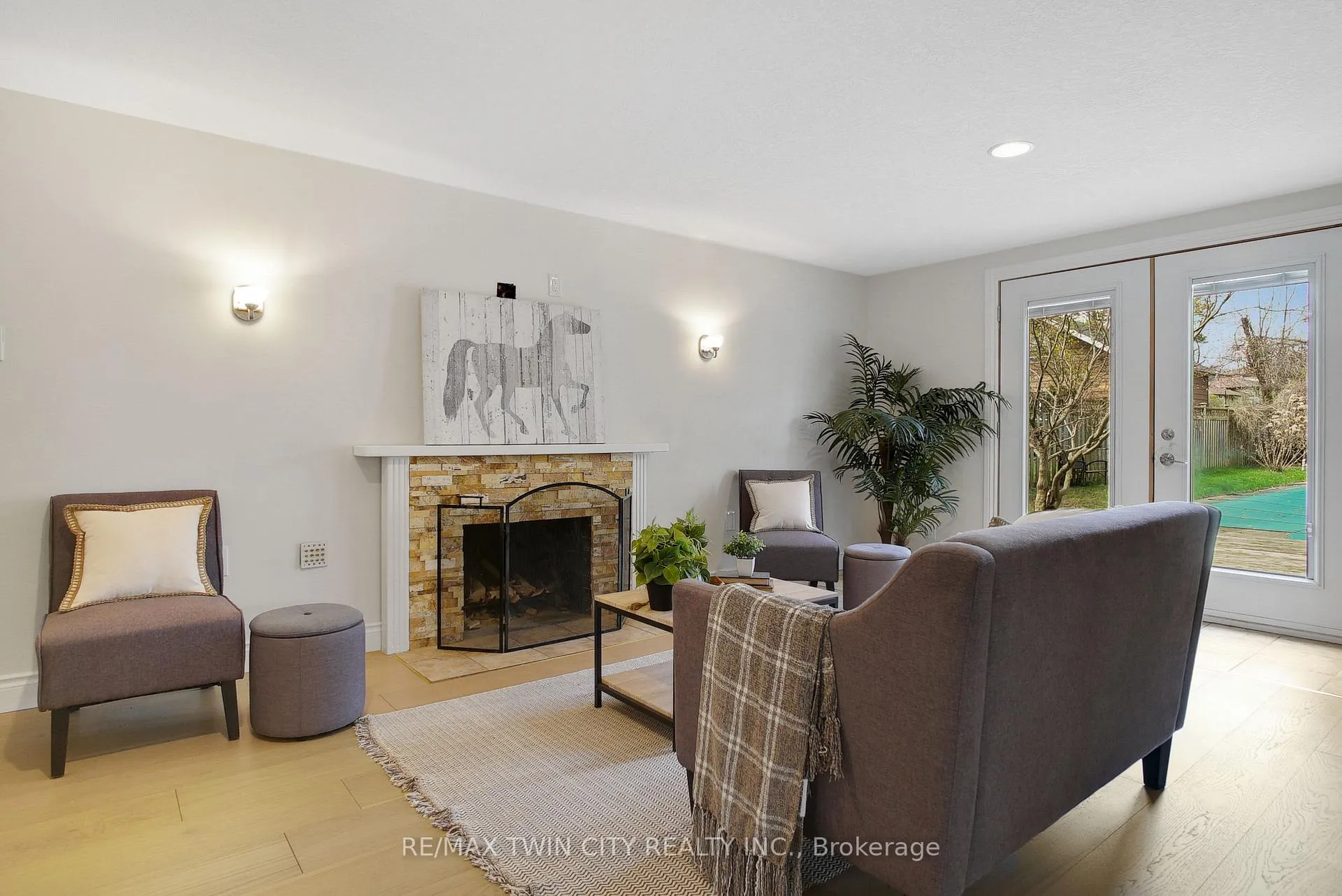 Photo 11 of 203 Farrier Drive, Kitchener — HOMEH