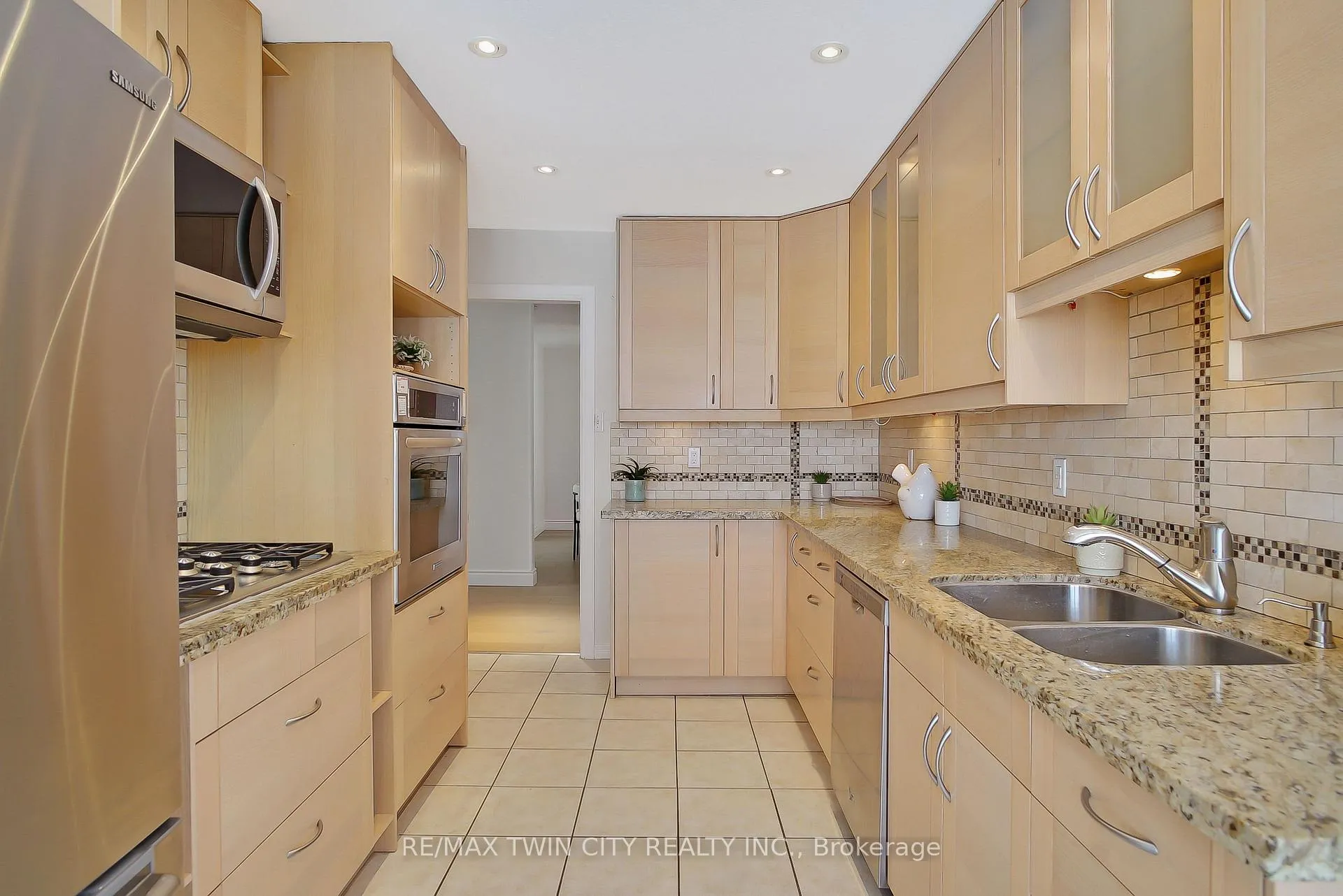 Photo 20 of 203 Farrier Drive, Kitchener — HOMEH