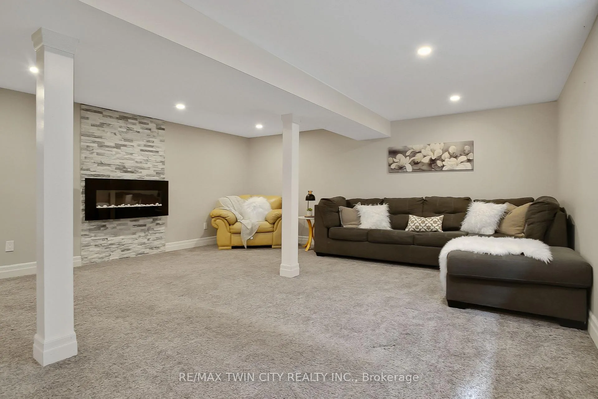 Photo 30 of 203 Farrier Drive, Kitchener — HOMEH