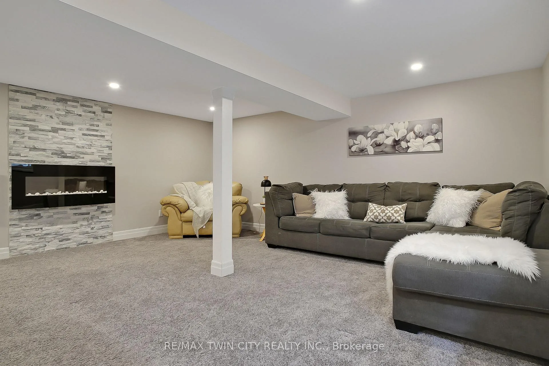 Photo 32 of 203 Farrier Drive, Kitchener — HOMEH