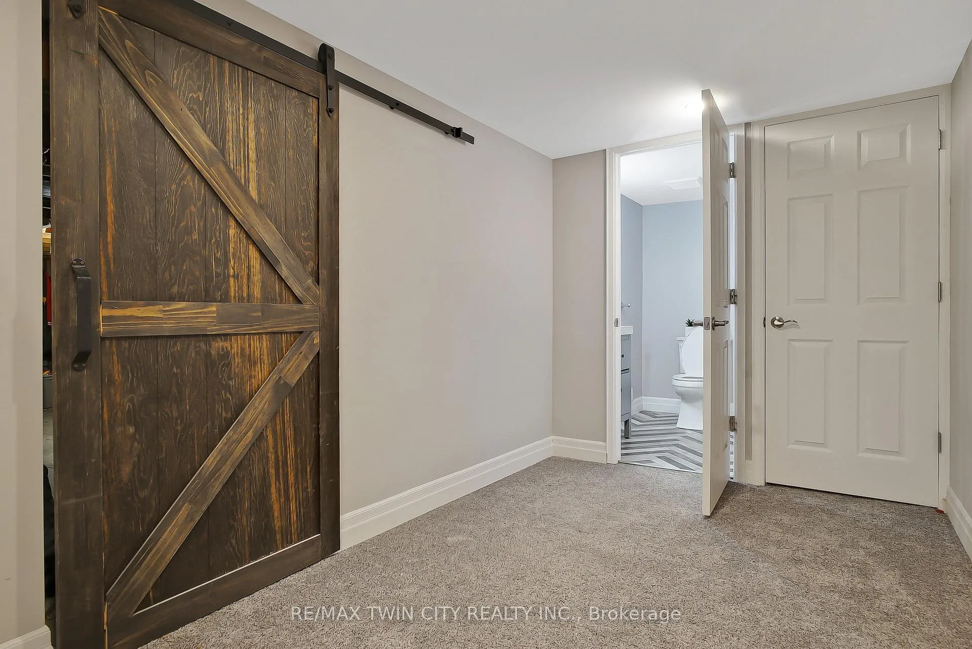 Photo 33 of 203 Farrier Drive, Kitchener — HOMEH