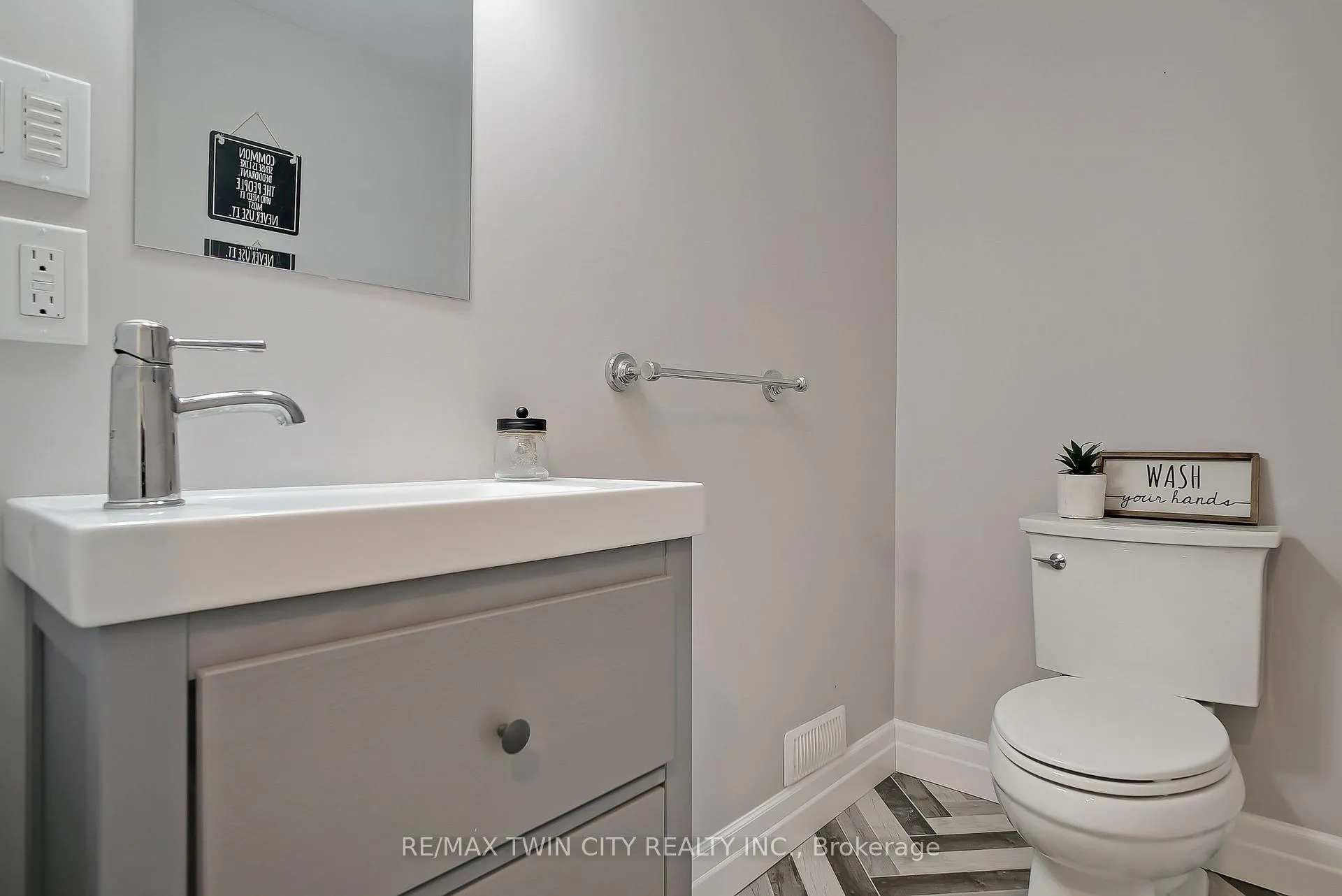 Photo 34 of 203 Farrier Drive, Kitchener — HOMEH