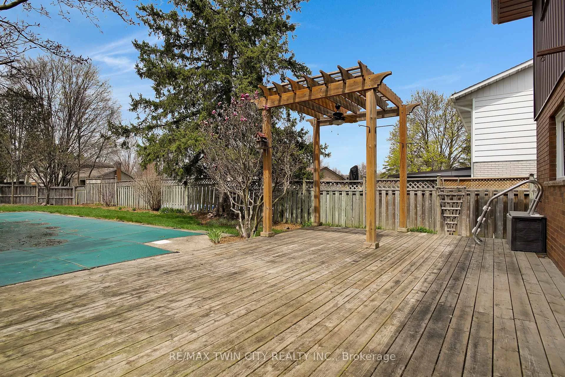 Photo 36 of 203 Farrier Drive, Kitchener — HOMEH