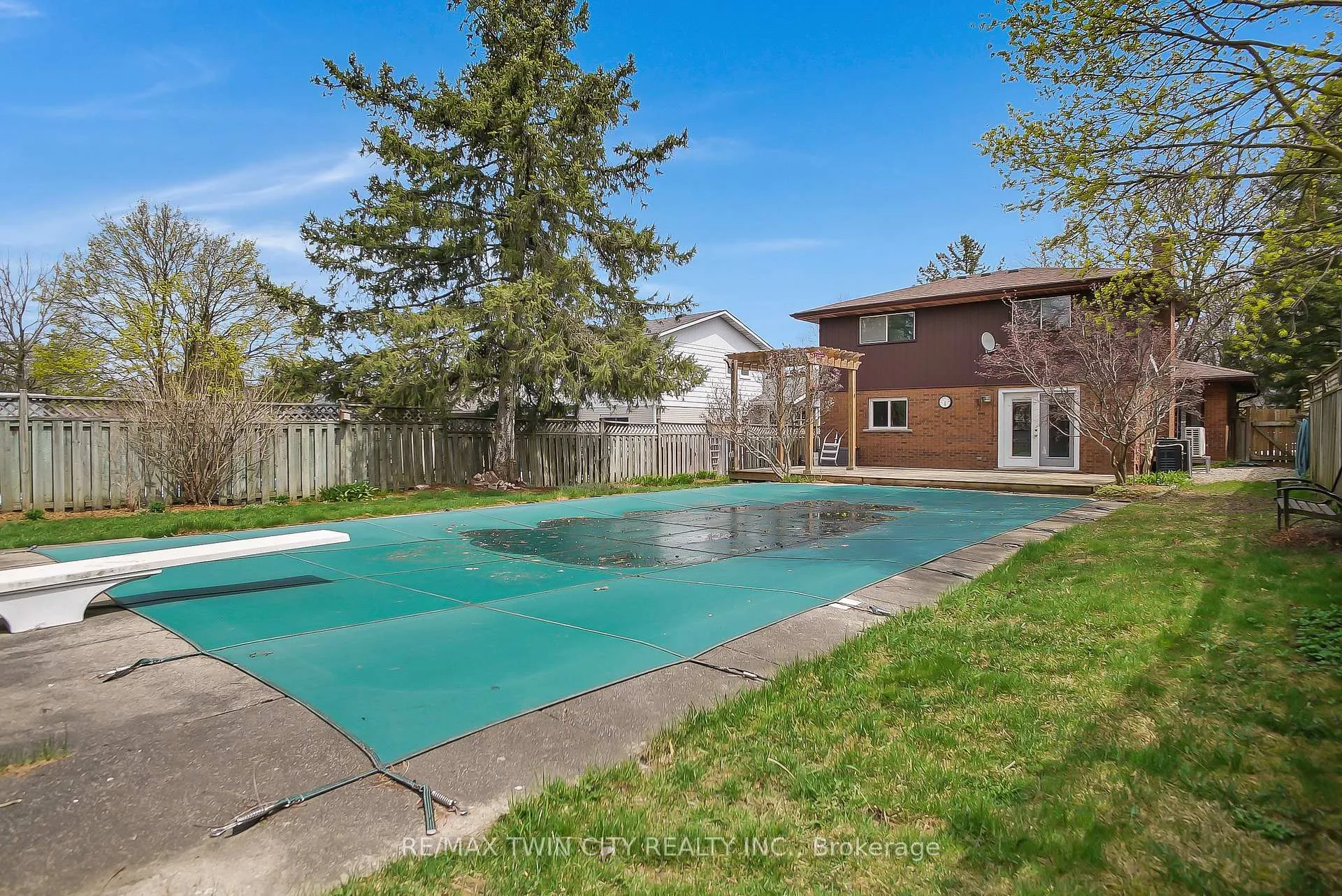 Photo 40 of 203 Farrier Drive, Kitchener — HOMEH