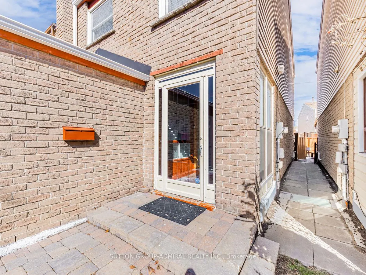 Photo 4 of 74 Bob O'Link Avenue, Vaughan, Glen Shields — HOMEH