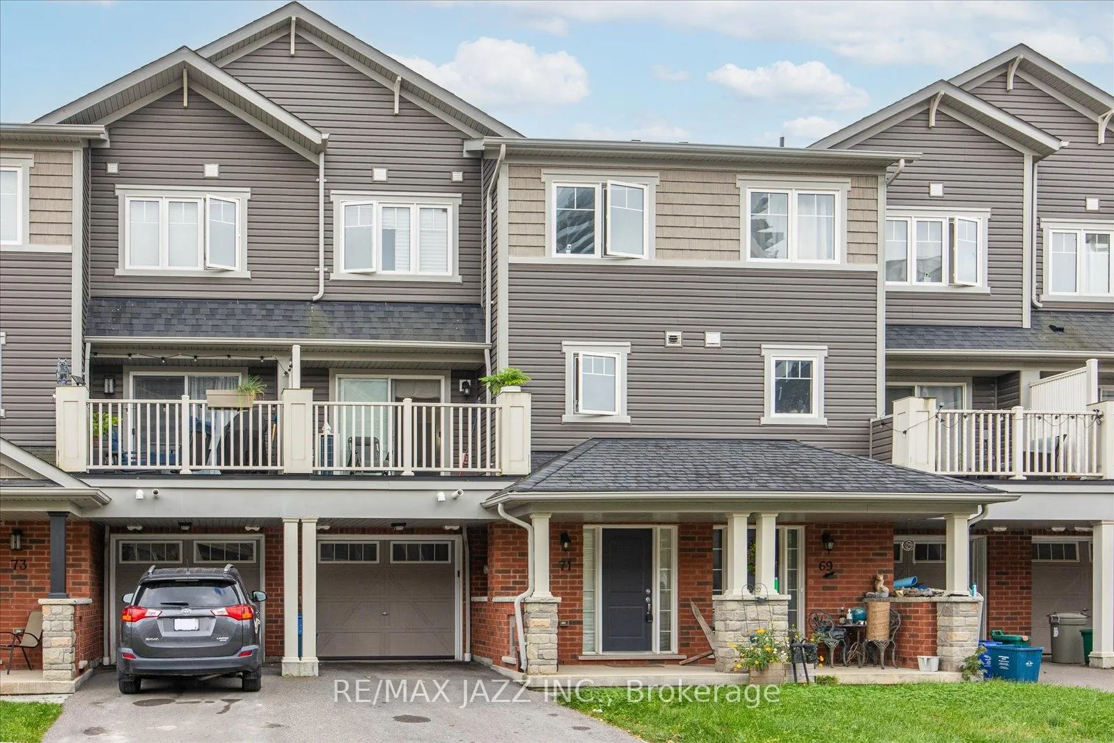 Front of 71 Far North Court