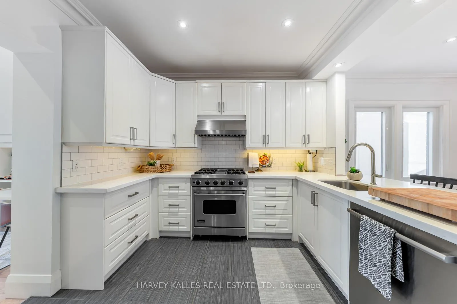 Photo 18 of 120 Fairlawn Avenue, Toronto, Lawrence Park North — HOMEH
