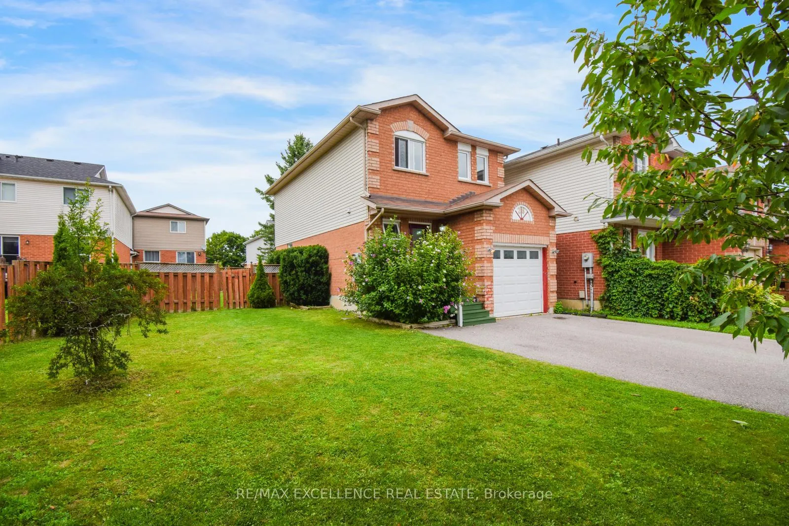 Photo 2 of 28 McKnight Crescent, New Tecumseth, Tottenham — HOMEH