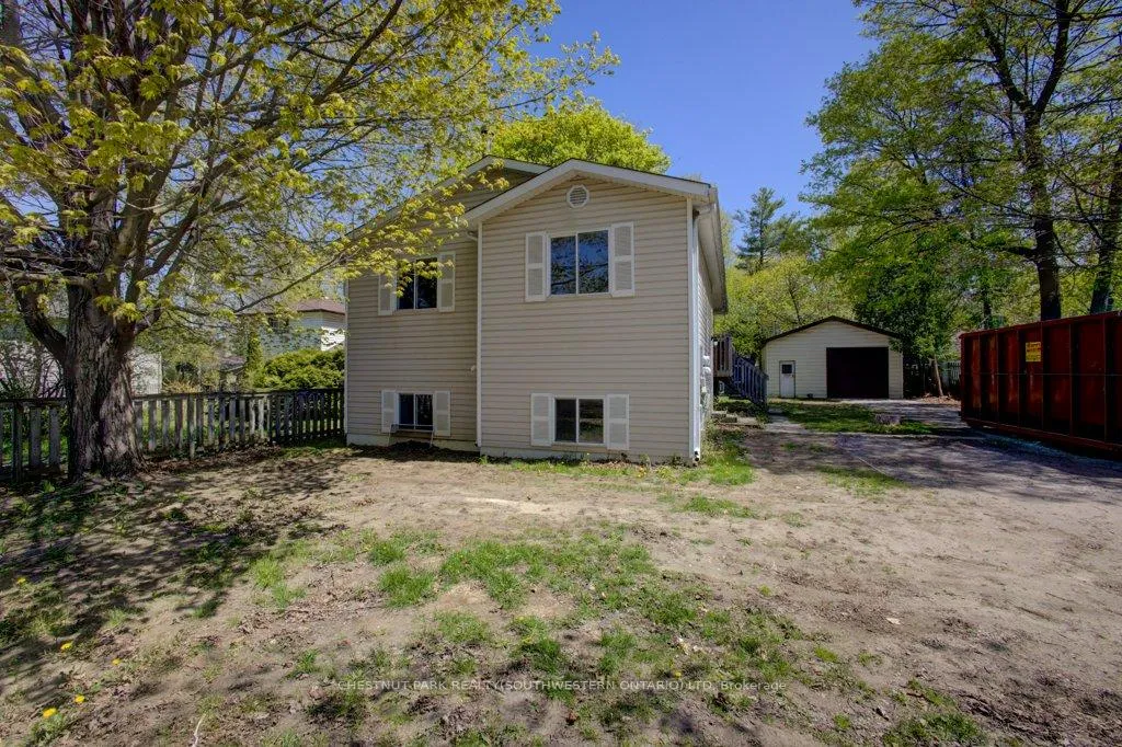 Photo 3 of 2081 25th Side Road, Innisfil, Alcona — HOMEH