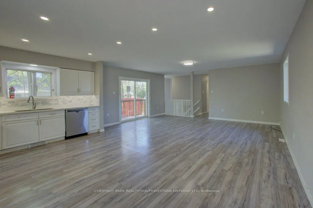 Photo 7 of 2081 25th Side Road, Innisfil, Alcona — HOMEH