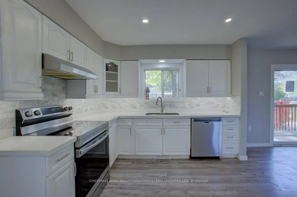Photo 8 of 2081 25th Side Road, Innisfil, Alcona — HOMEH