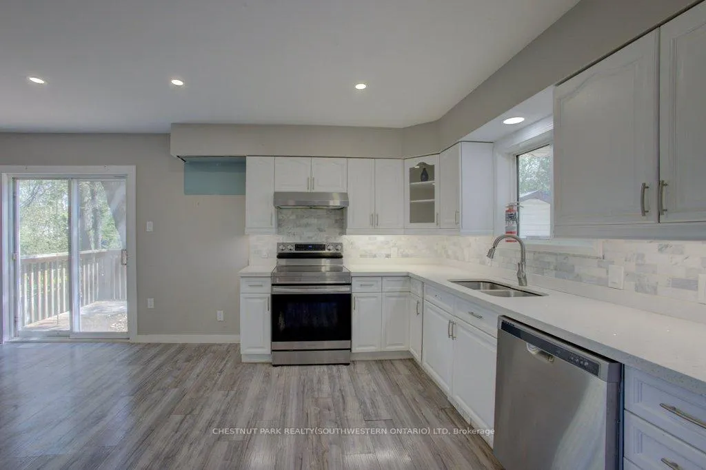 Photo 10 of 2081 25th Side Road, Innisfil, Alcona — HOMEH