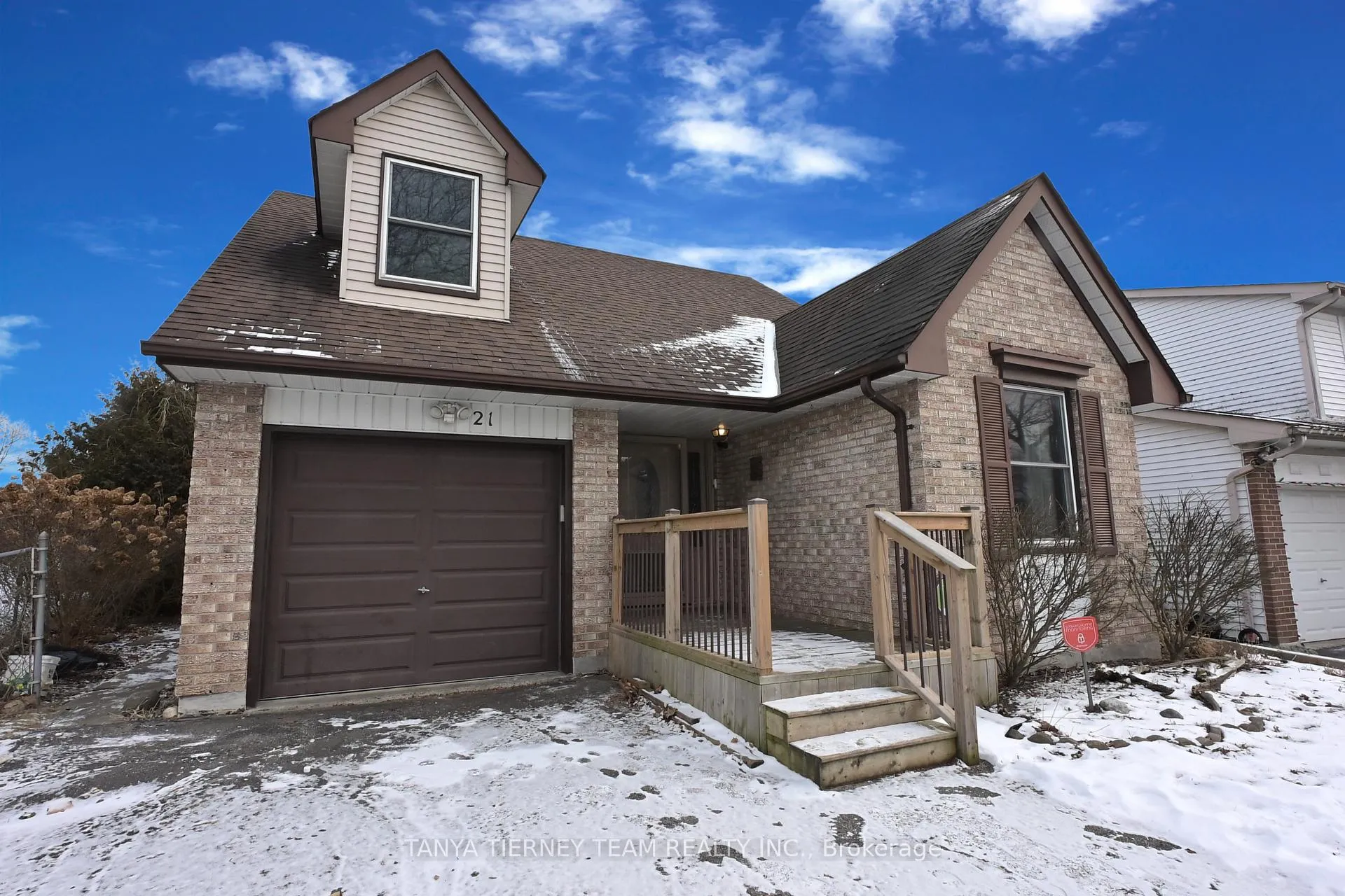 Photo 2 of 21 Banner Crescent, Ajax, South West — HOMEH