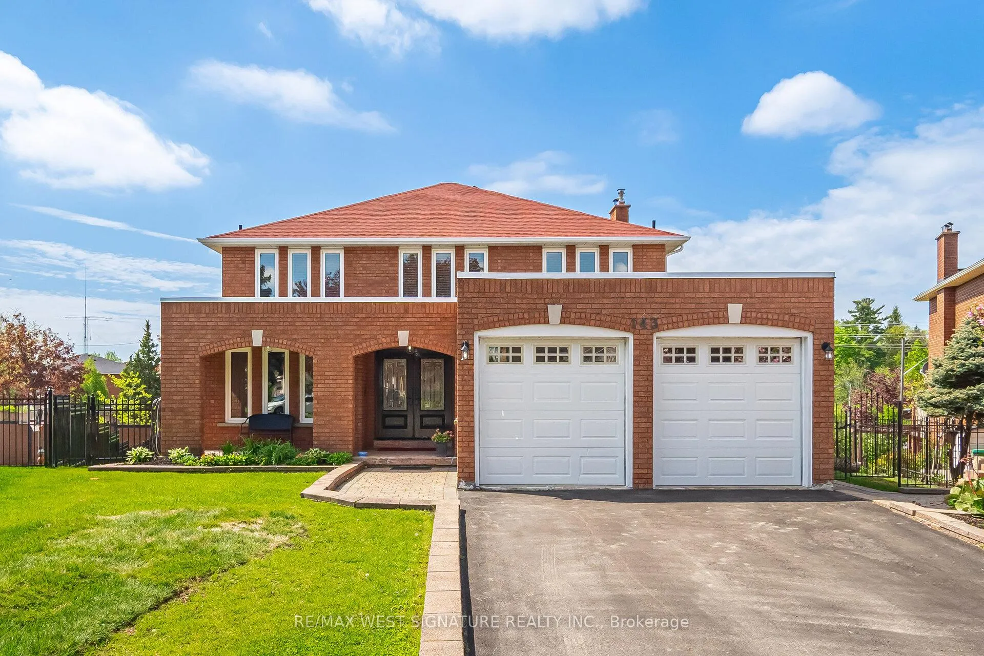 Photo 1 of 143 Vineyard Court, Vaughan, East Woodbridge — HOMEH