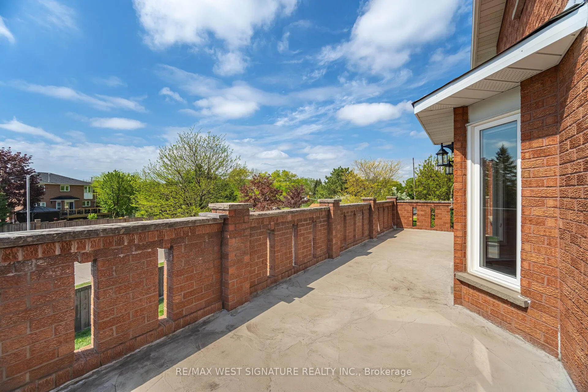 Photo 12 of 143 Vineyard Court, Vaughan, East Woodbridge — HOMEH