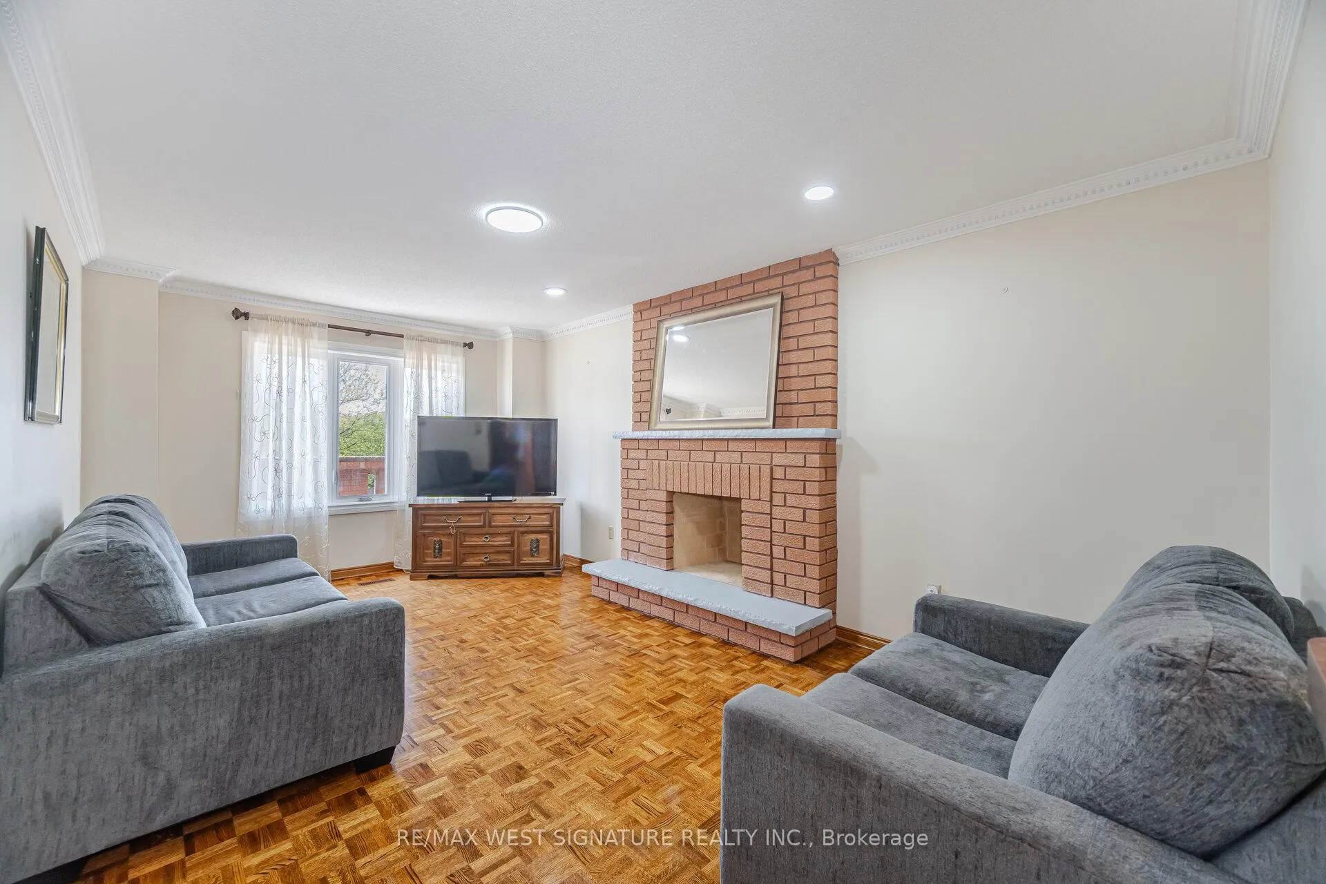 Photo 13 of 143 Vineyard Court, Vaughan, East Woodbridge — HOMEH