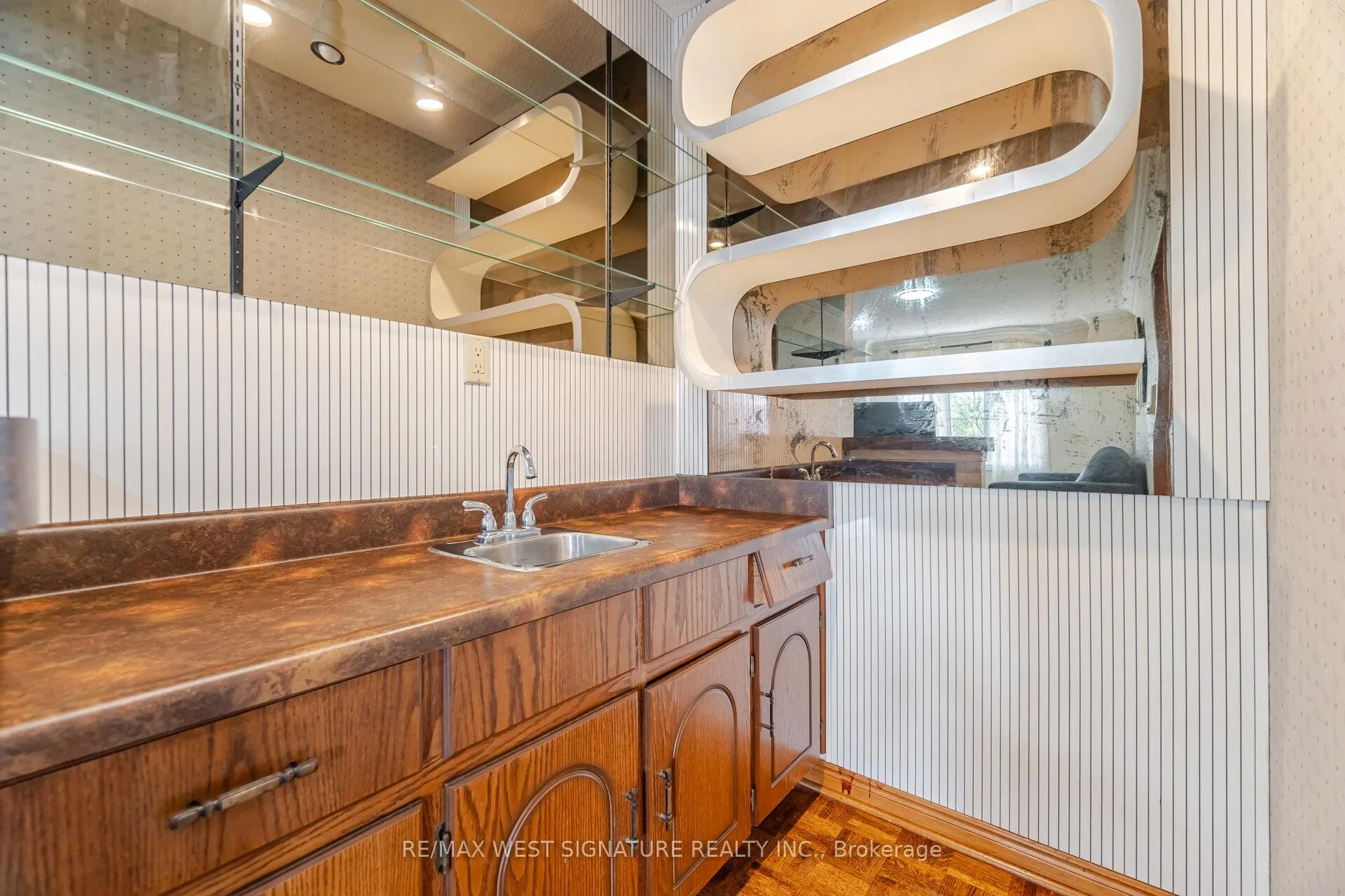 Photo 14 of 143 Vineyard Court, Vaughan, East Woodbridge — HOMEH