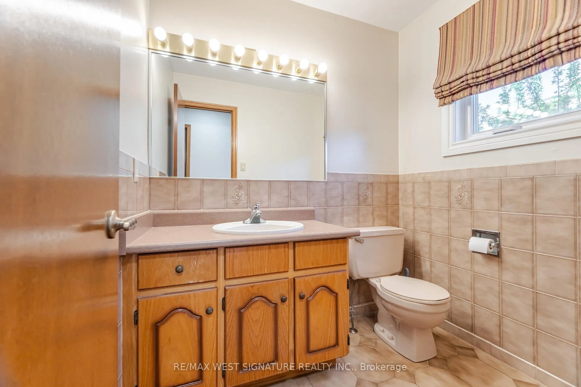 Photo 15 of 143 Vineyard Court, Vaughan, East Woodbridge — HOMEH