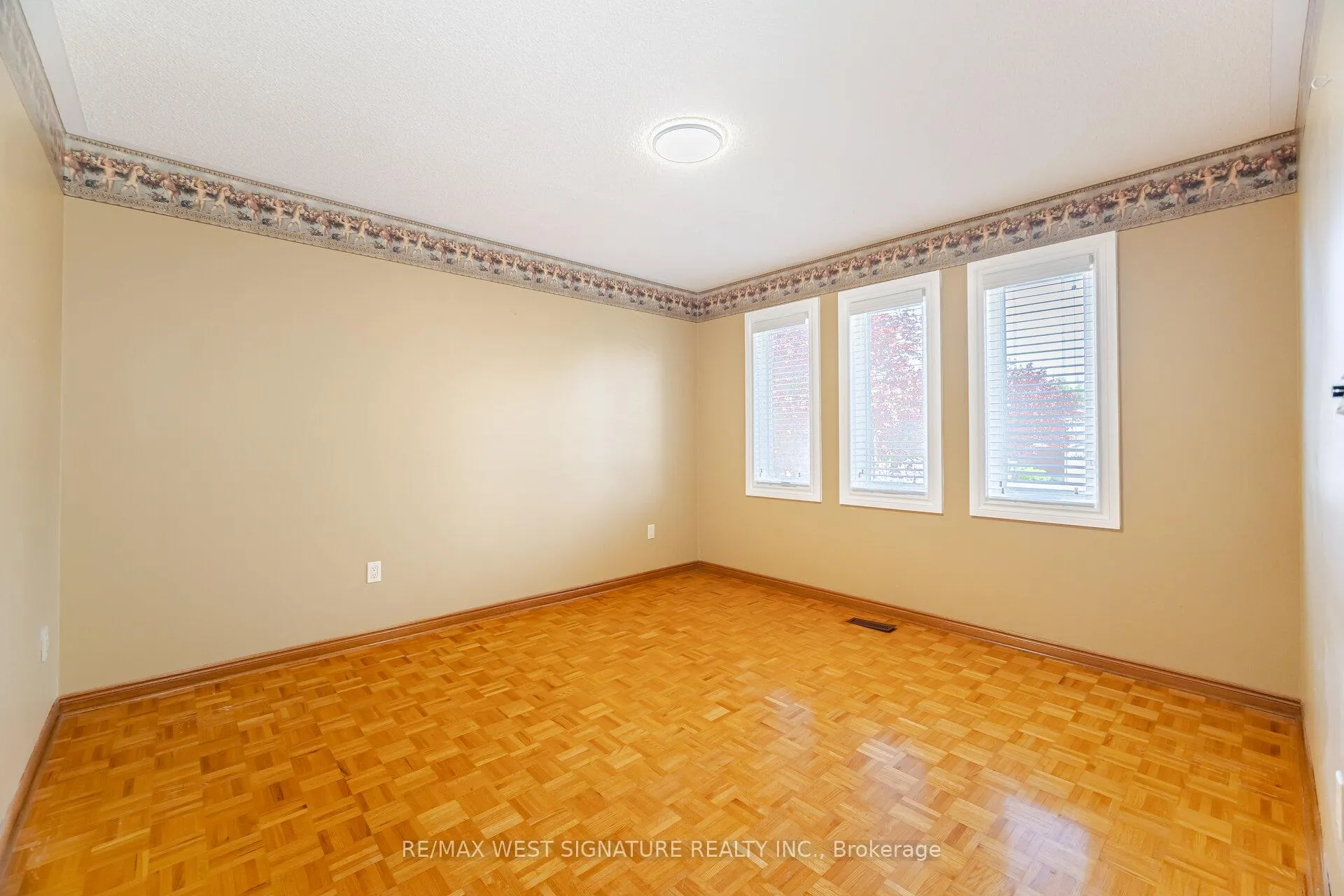 Photo 21 of 143 Vineyard Court, Vaughan, East Woodbridge — HOMEH