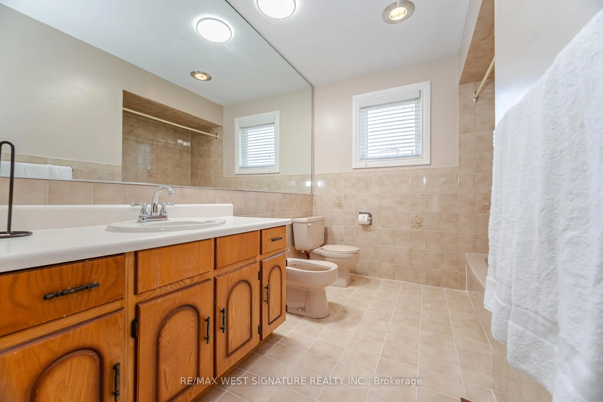 Photo 24 of 143 Vineyard Court, Vaughan, East Woodbridge — HOMEH