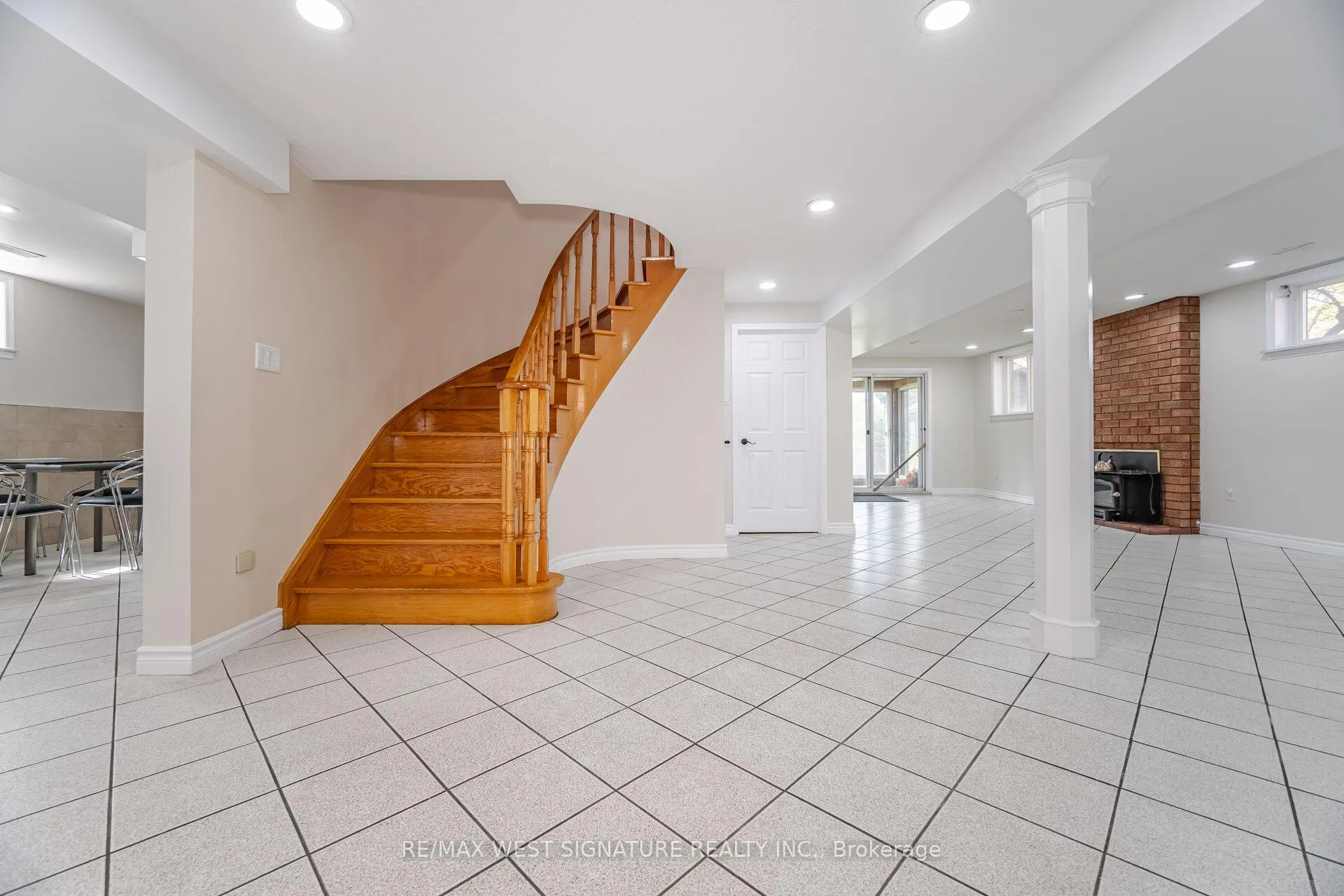 Photo 25 of 143 Vineyard Court, Vaughan, East Woodbridge — HOMEH