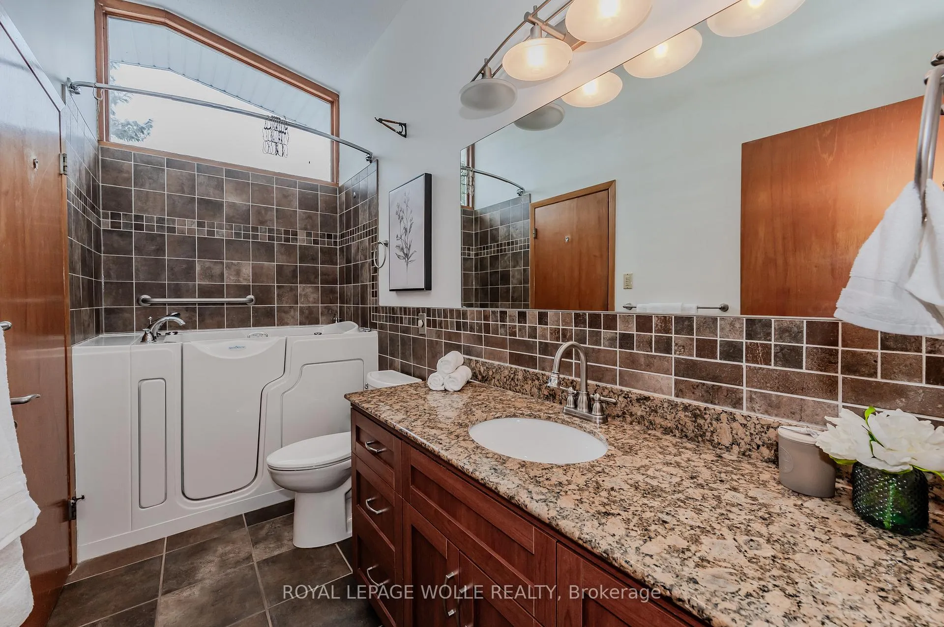 Photo 25 of 44 Sunset Drive, Woolwich — HOMEH