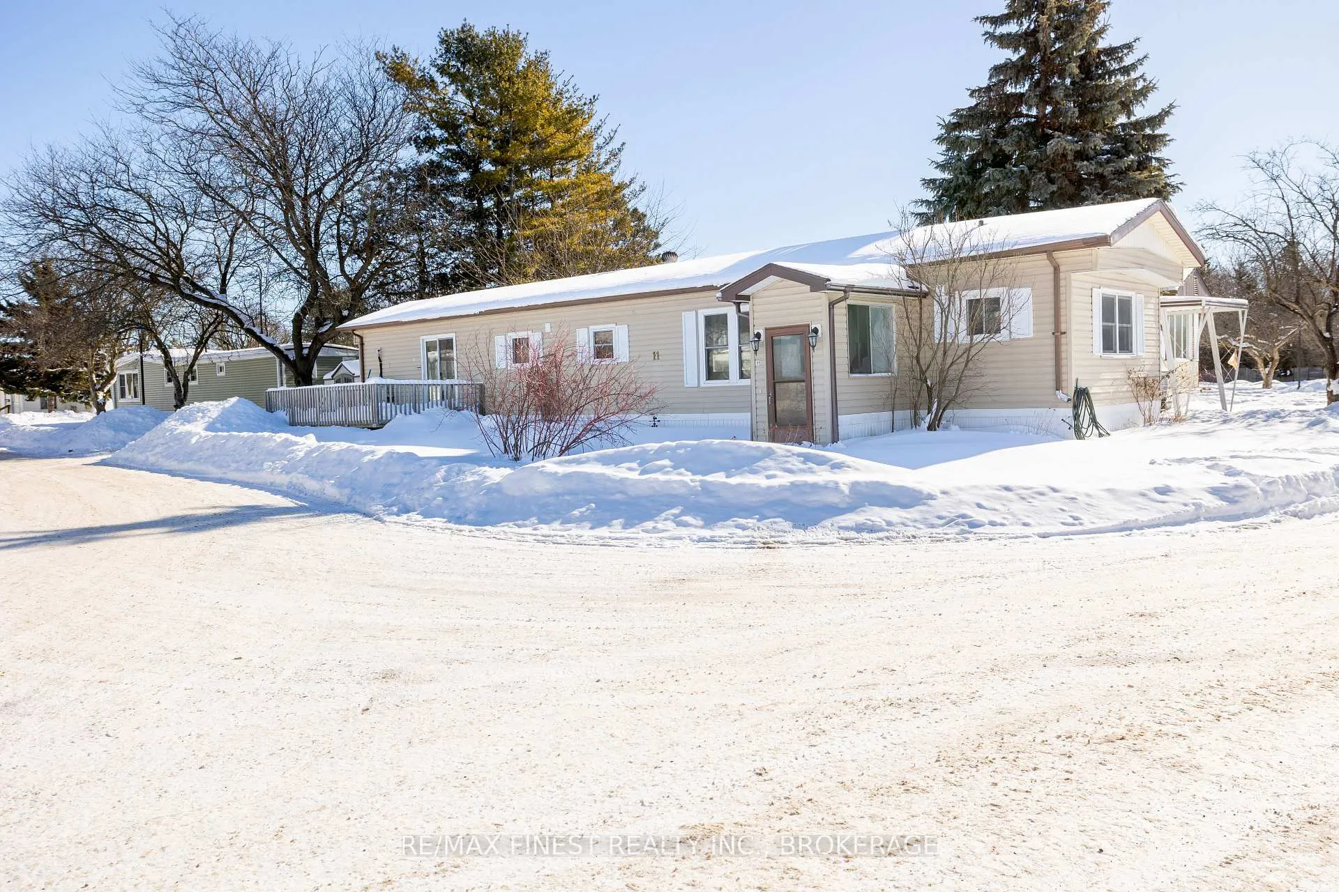 Photo 2 of 11 Powley Garden Drive, Kingston, Rideau — HOMEH