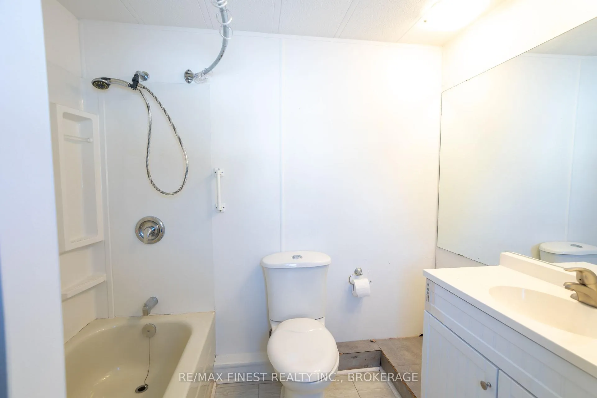 Photo 7 of 11 Powley Garden Drive, Kingston, Rideau — HOMEH