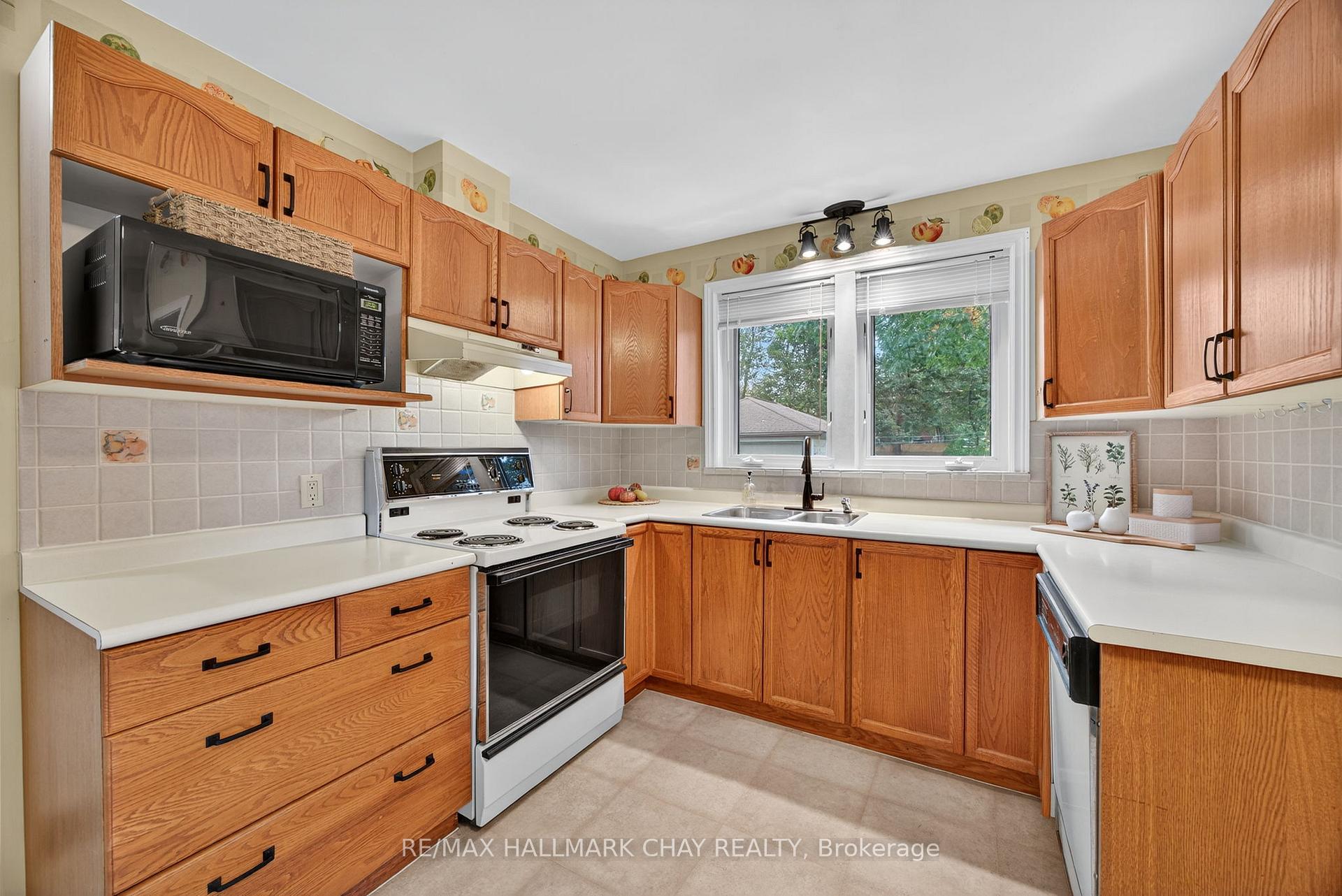 Photo 12 of 23 Shannon Street, Barrie, Wellington — HOMEH