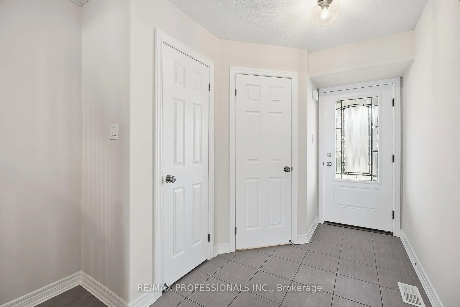 Photo 3 of 183 Hutchinson Drive, New Tecumseth, Alliston — HOMEH