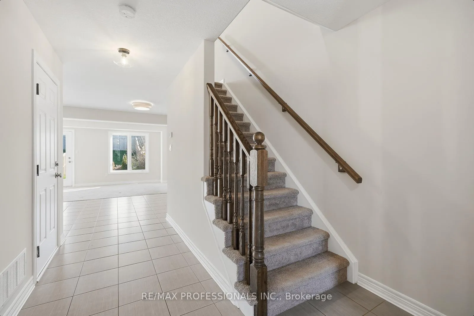 Photo 4 of 183 Hutchinson Drive, New Tecumseth, Alliston — HOMEH