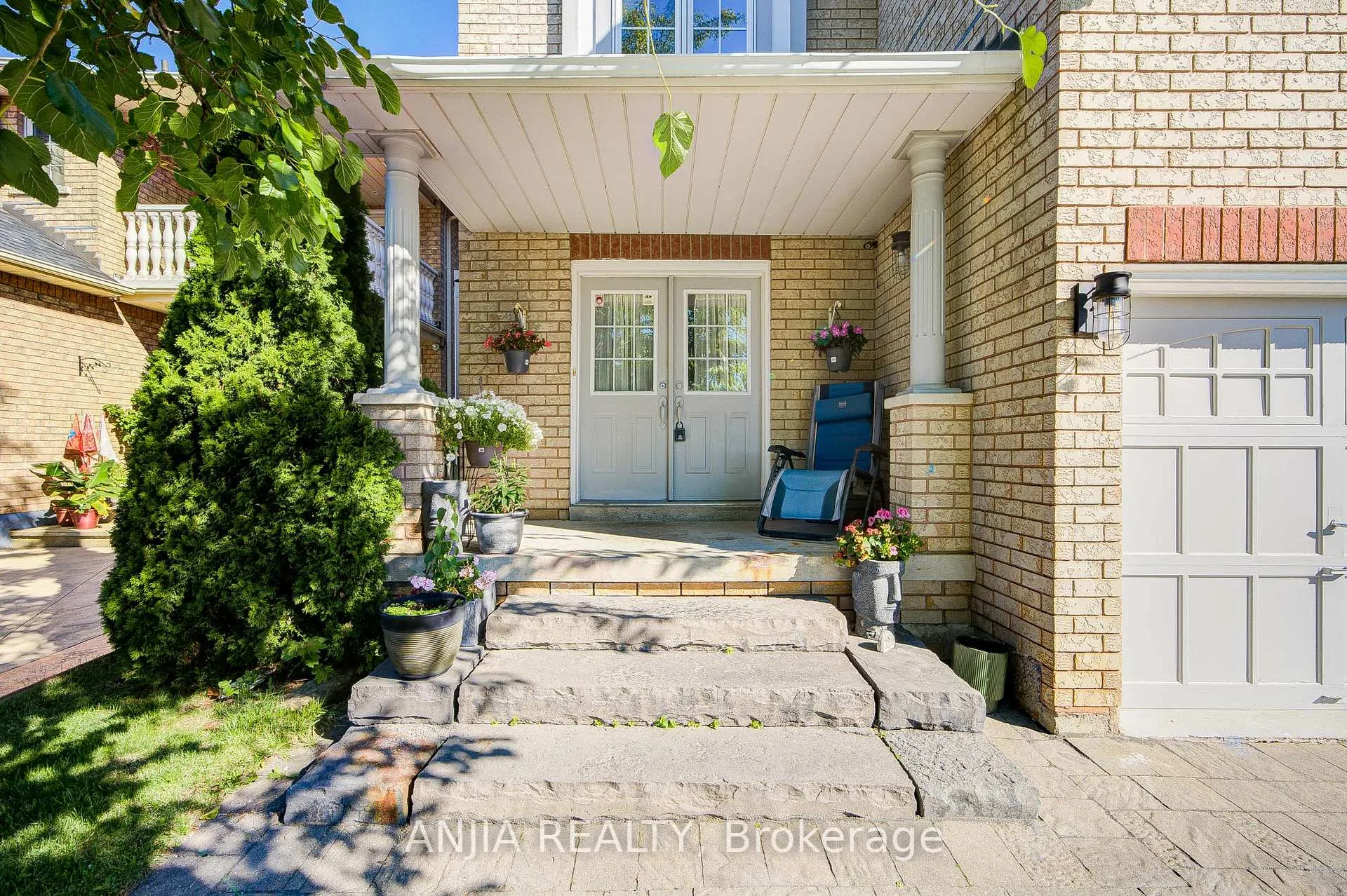 Photo 2 of 384 Highglen Avenue, Markham, Middlefield — HOMEH