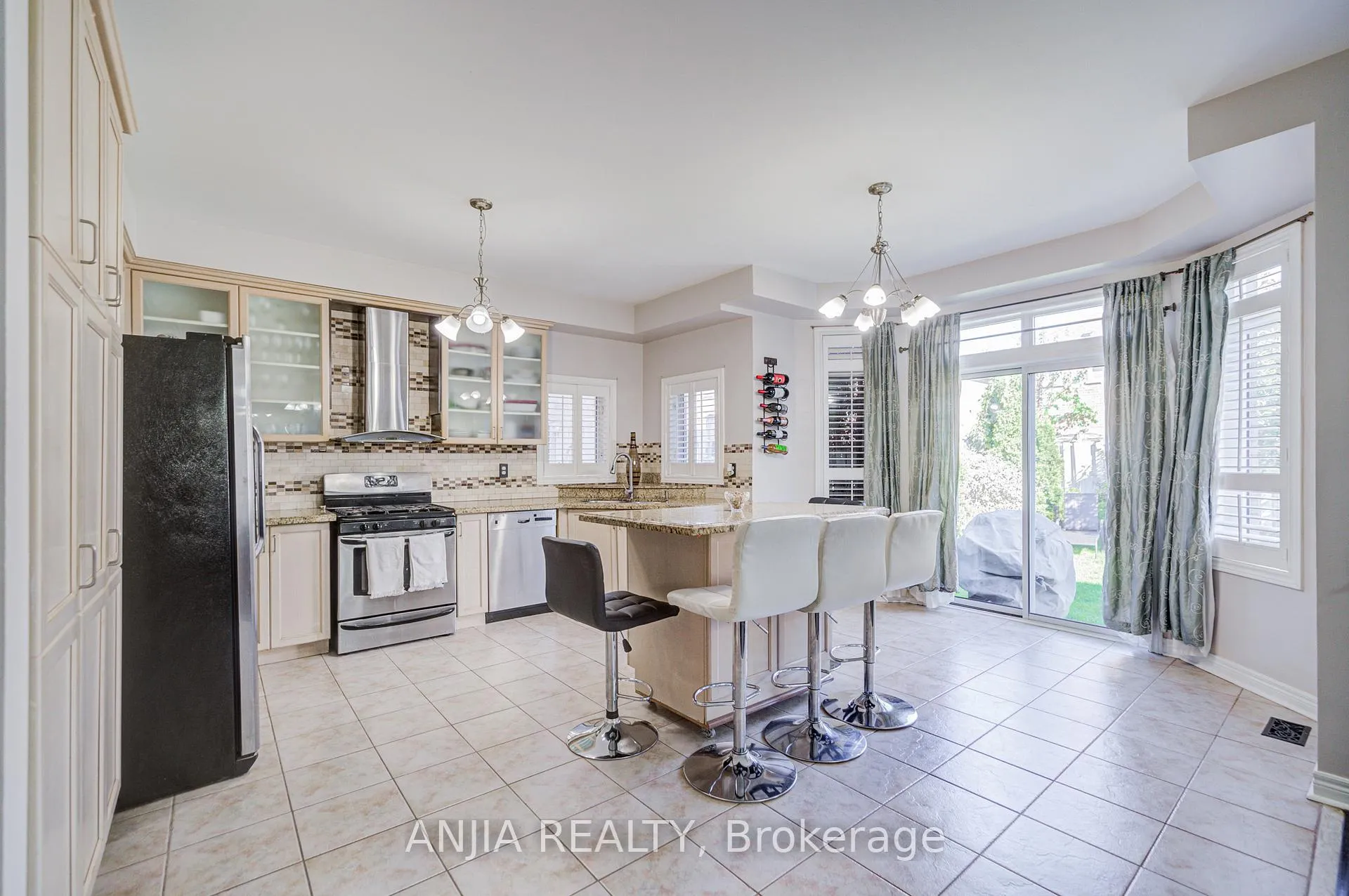 Photo 18 of 384 Highglen Avenue, Markham, Middlefield — HOMEH